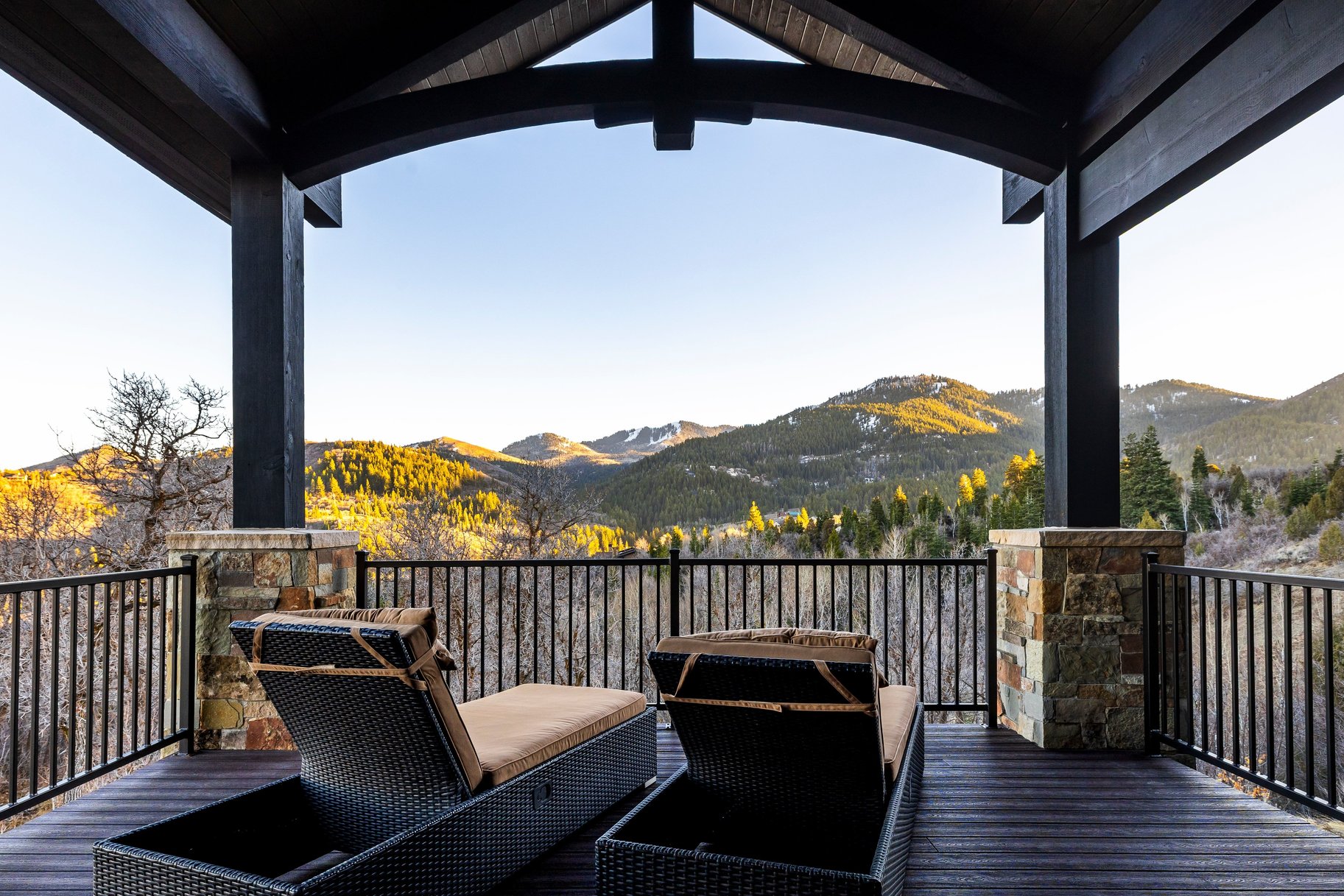  Views, Privacy and Main Level Living in a Gated Community - 物件實景