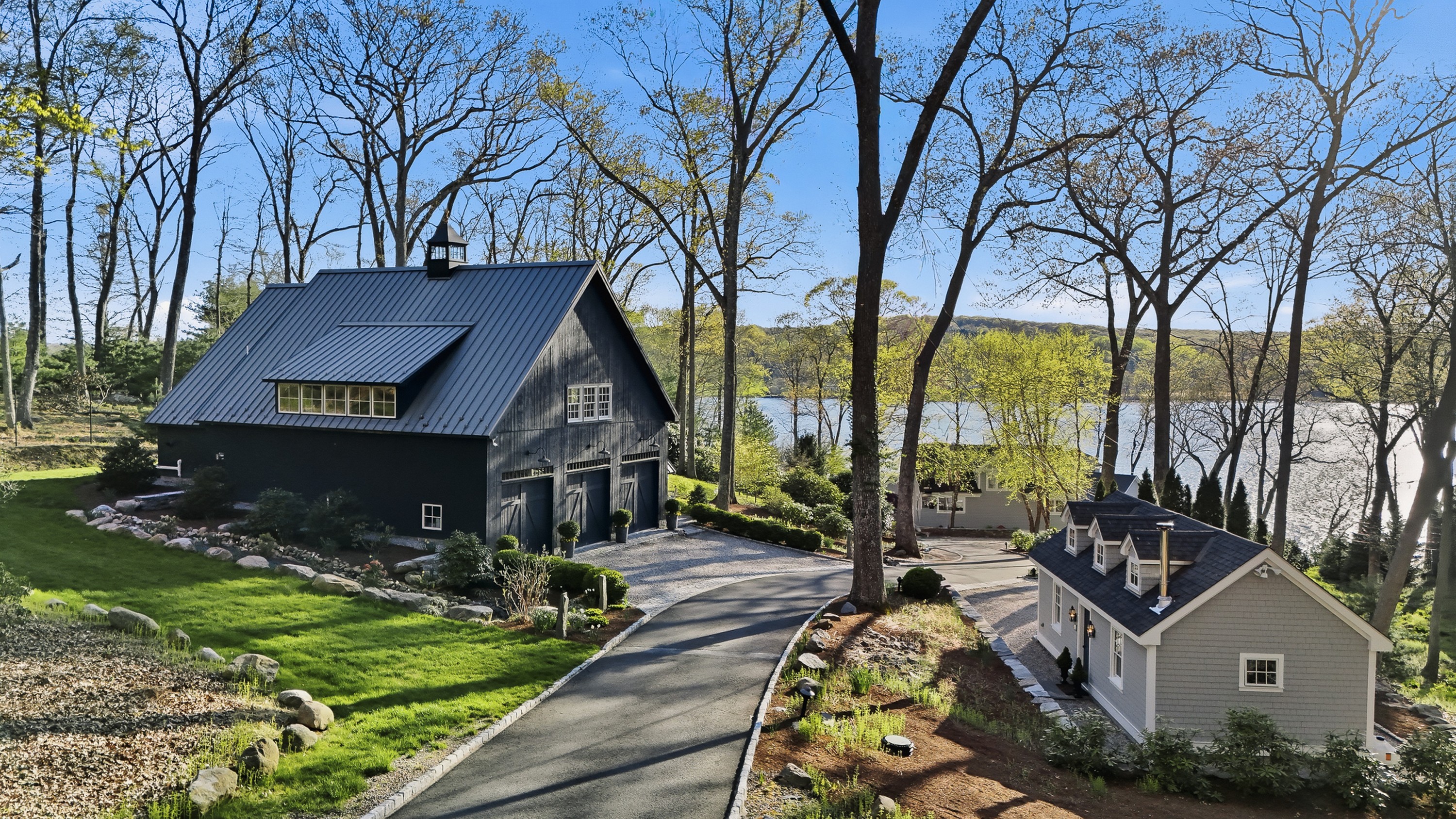  Extraordinary Waterfront Compound Offers Luxury Coastal Living - 物件實景