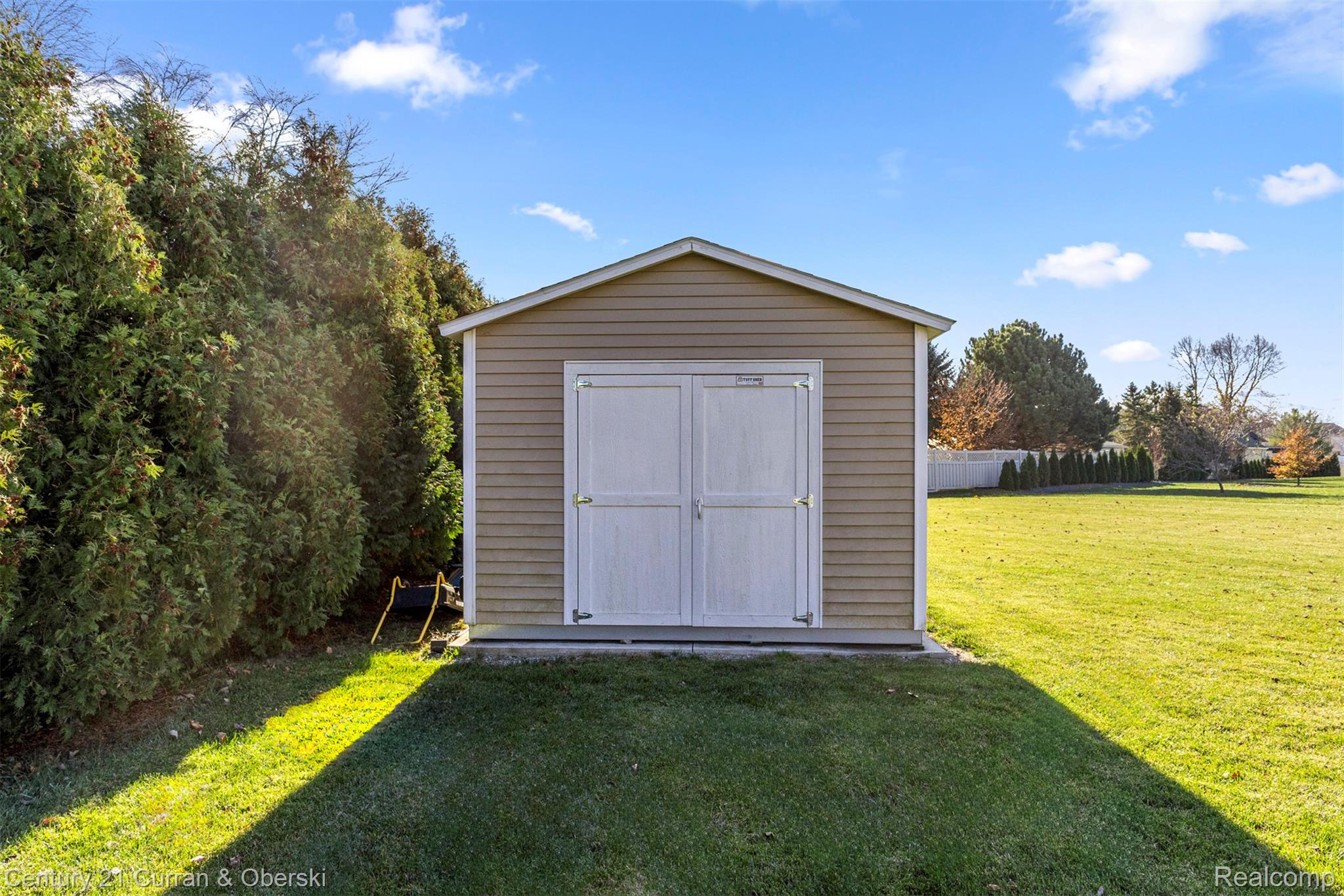 Monroe, Michigan, 48161, United States, 4 Bedrooms Bedrooms, ,3 BathroomsBathrooms,Residential,For Sale,2009653