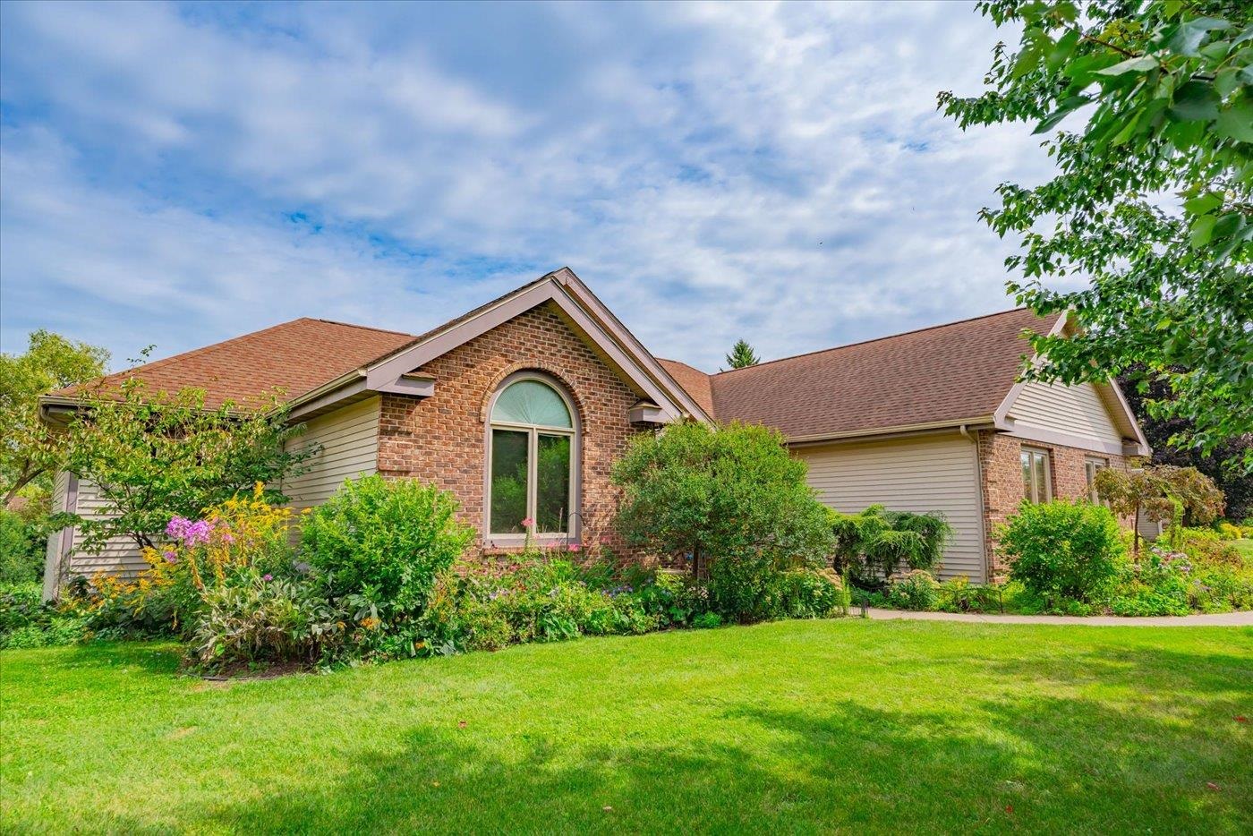 Fitchburg, Wisconsin, 53711, United States, 4 Bedrooms Bedrooms, ,4 BathroomsBathrooms,Residential,For Sale,1977409