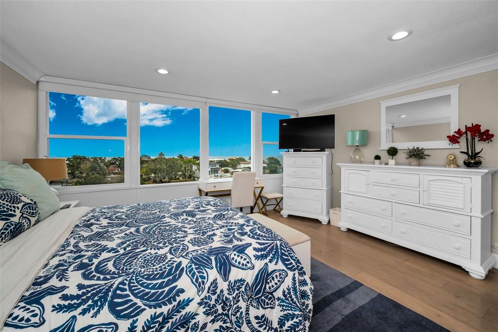 St Petersburg, Florida, 33704, United States, 2 Bedrooms Bedrooms, ,2 BathroomsBathrooms,Residential,For Sale,1989115