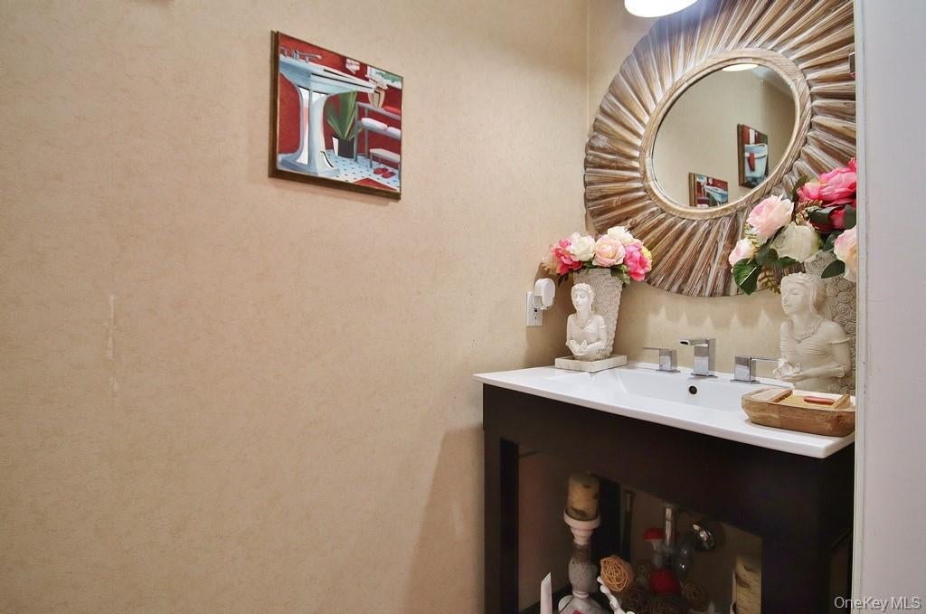 Chester, New York, 10918, United States, 4 Bedrooms Bedrooms, ,4 BathroomsBathrooms,Residential,For Sale,1979405