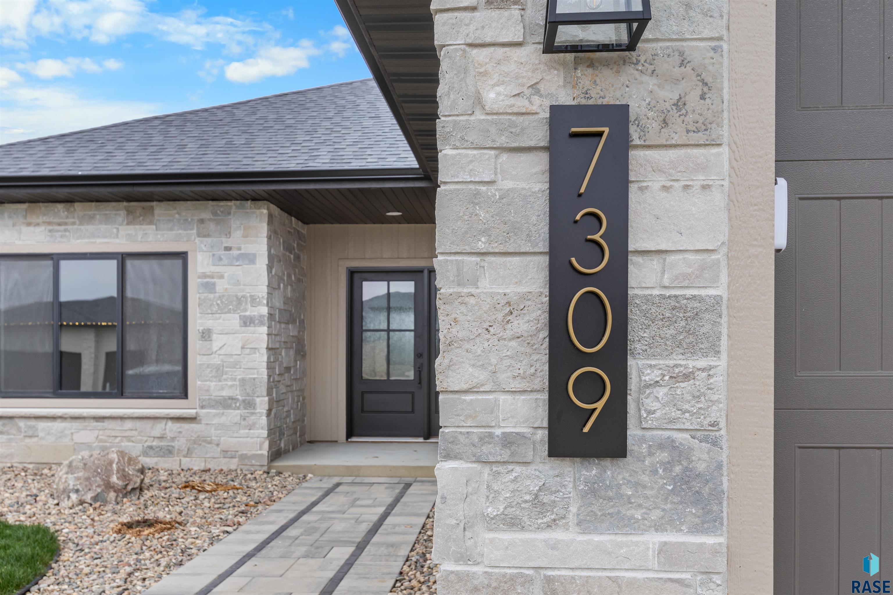 Sioux Falls, South Dakota, 57110, United States, 3 Bedrooms Bedrooms, ,2 BathroomsBathrooms,Residential,For Sale,1847243
