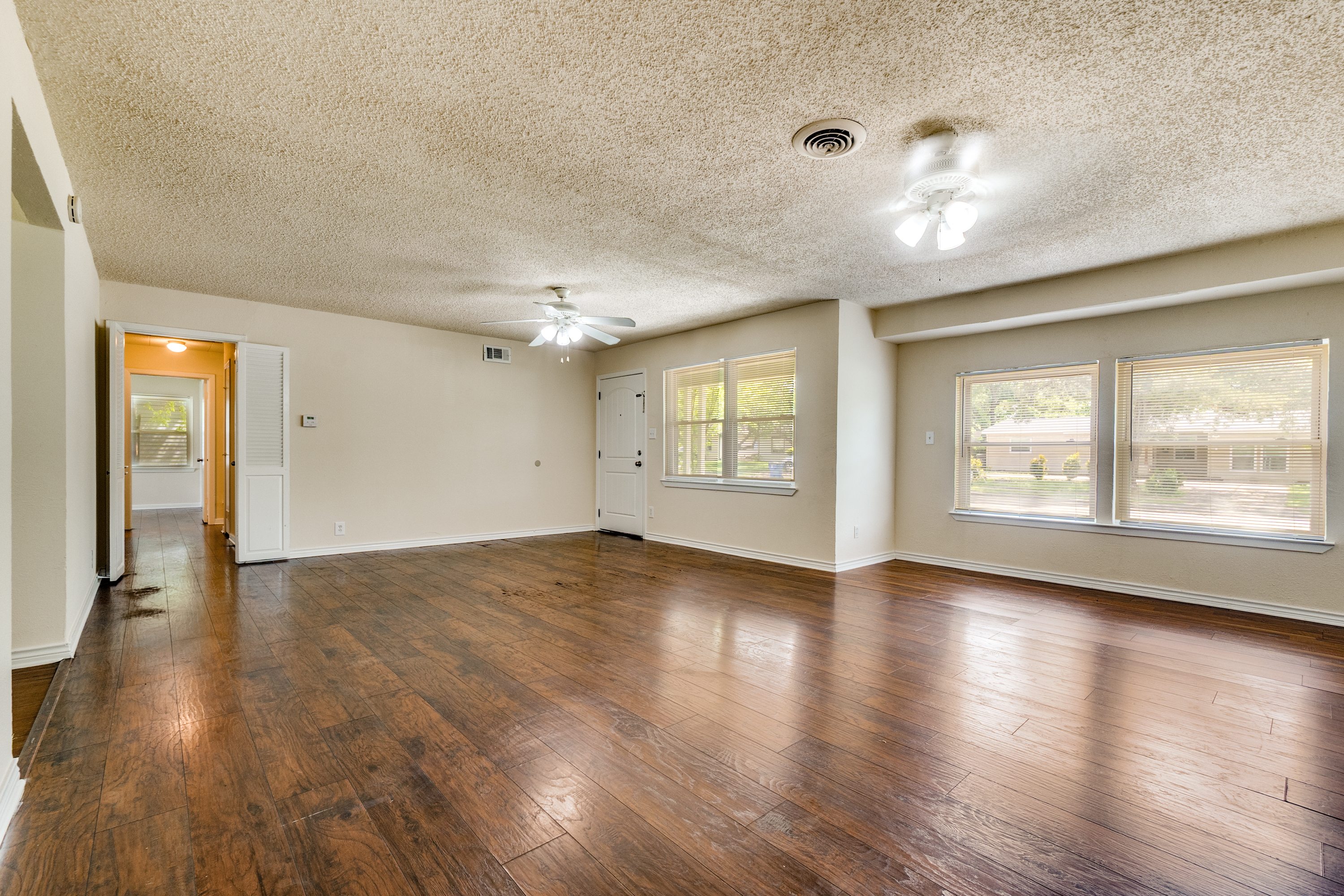  Amazing Starter Home or Investor Opportunity - 物件實景