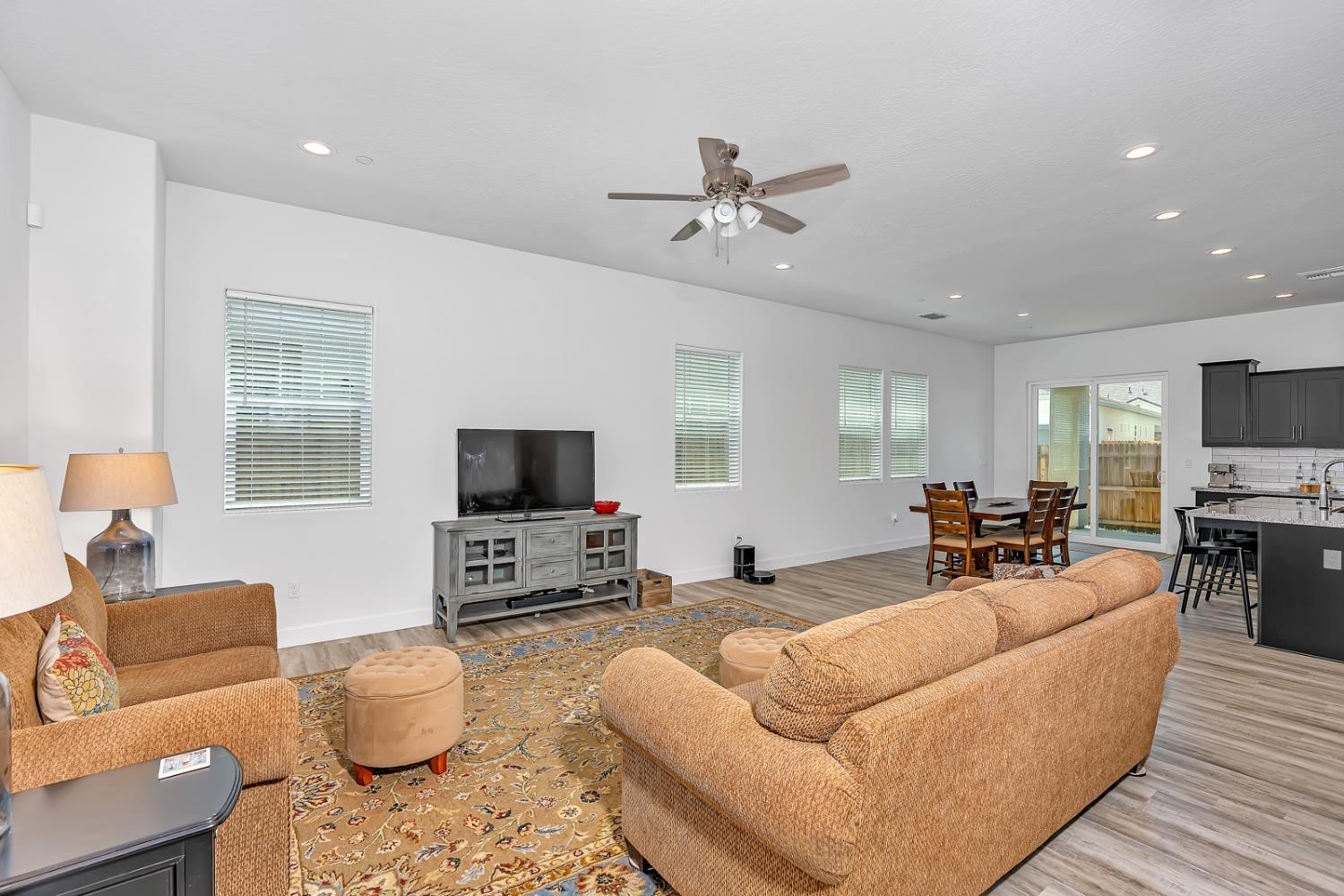 Madera, California, 93636, United States, 4 Bedrooms Bedrooms, ,4 BathroomsBathrooms,Residential,For Sale,1938347