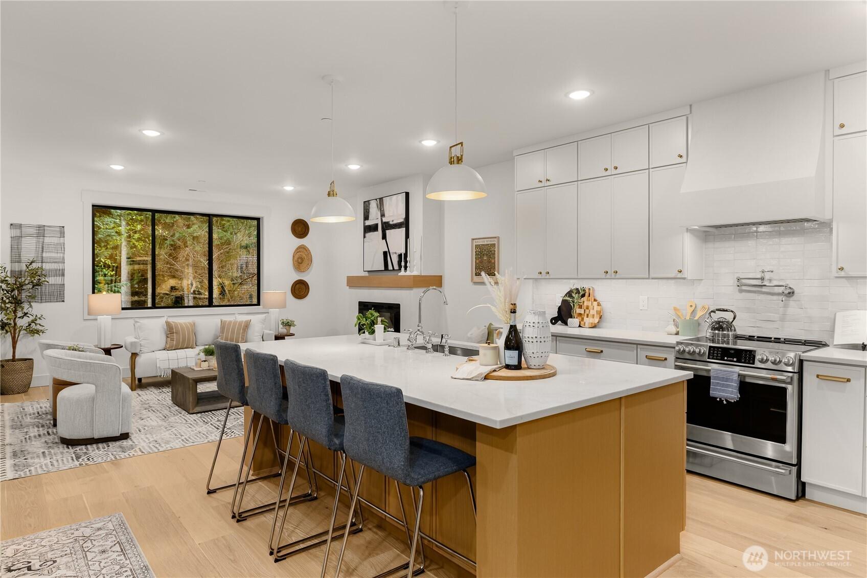 BELLEVUE, Washington, 98006, United States, 3 Bedrooms Bedrooms, ,3 BathroomsBathrooms,Residential,For Sale,1999727