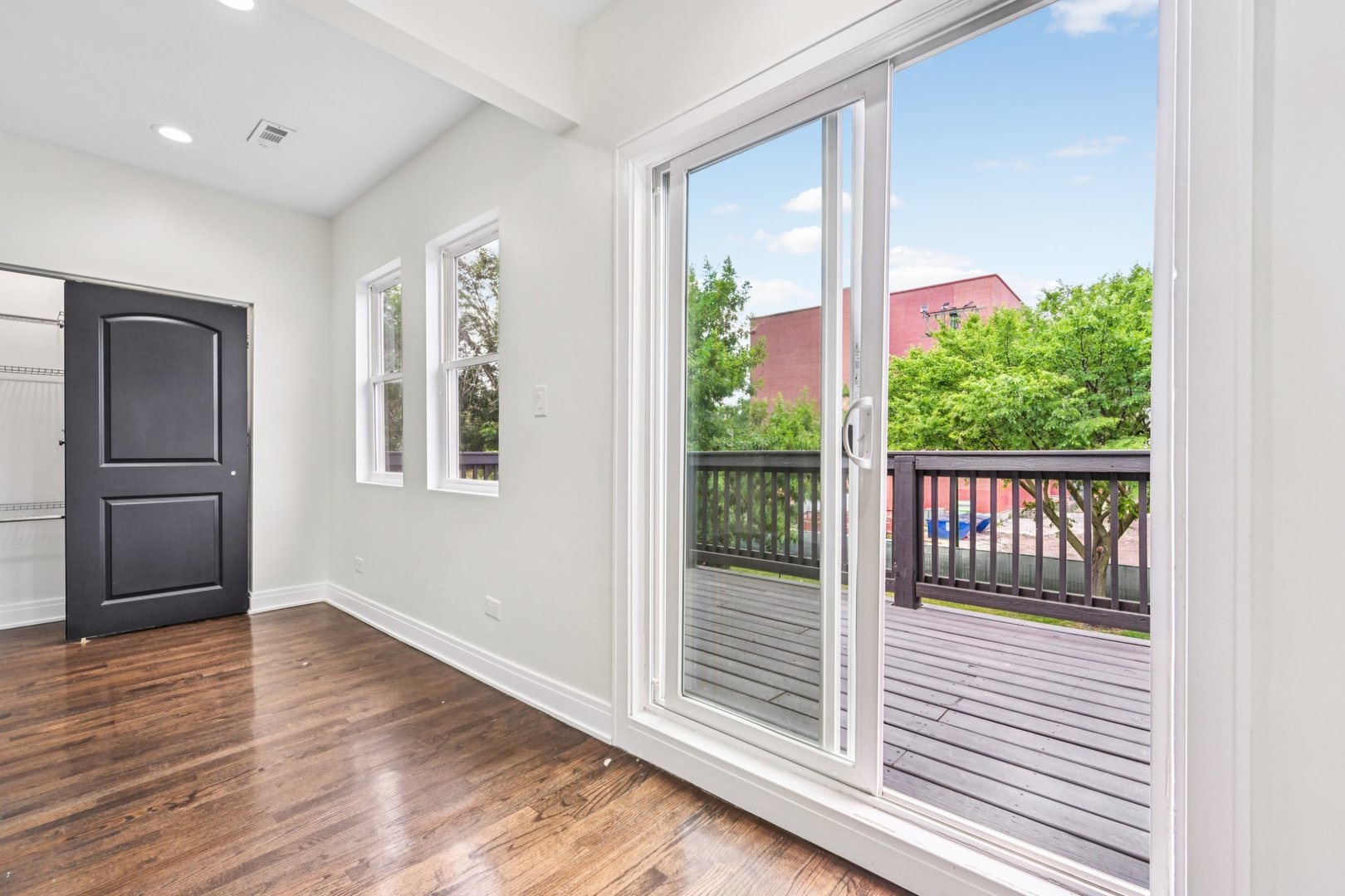 Chicago, Illinois, 60637, United States, 4 Bedrooms Bedrooms, ,4 BathroomsBathrooms,Residential,For Sale,1881153