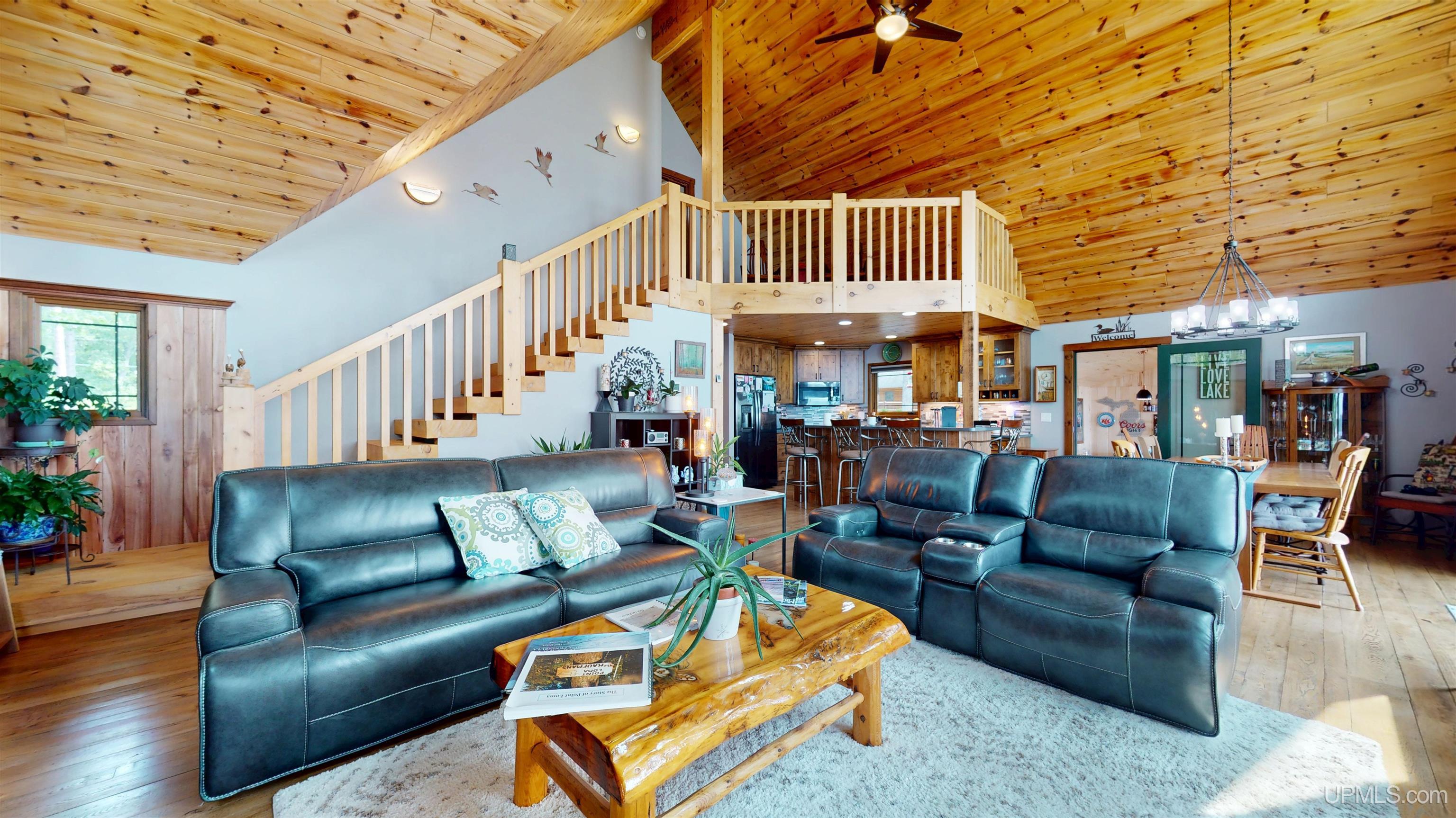 Marquette, Michigan, 49855, United States, 2 Bedrooms Bedrooms, ,4 BathroomsBathrooms,Residential,For Sale,1892873
