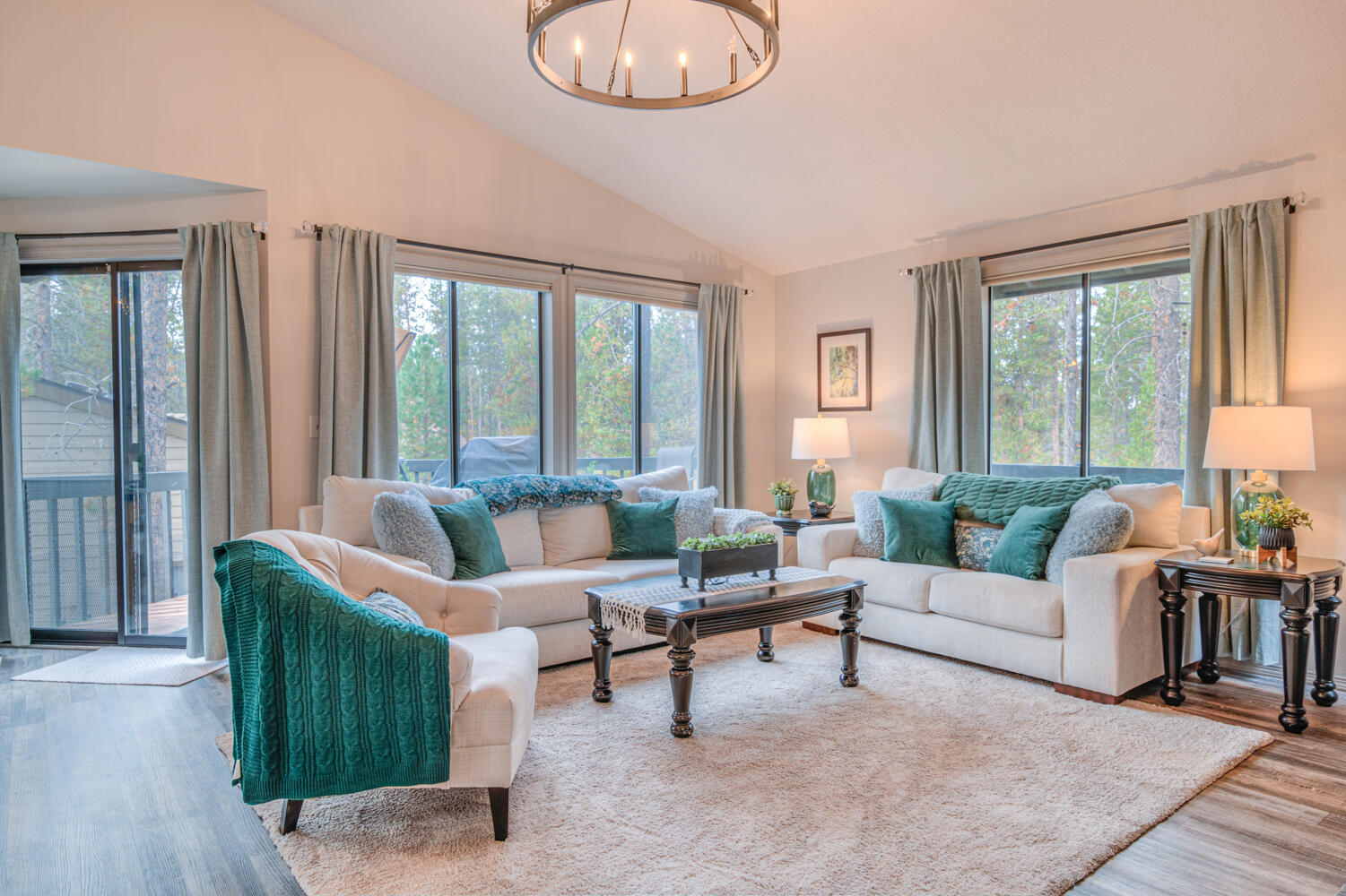 Sunriver, Oregon, 97707, United States, 3 Bedrooms Bedrooms, ,2 BathroomsBathrooms,Residential,For Sale,1982531