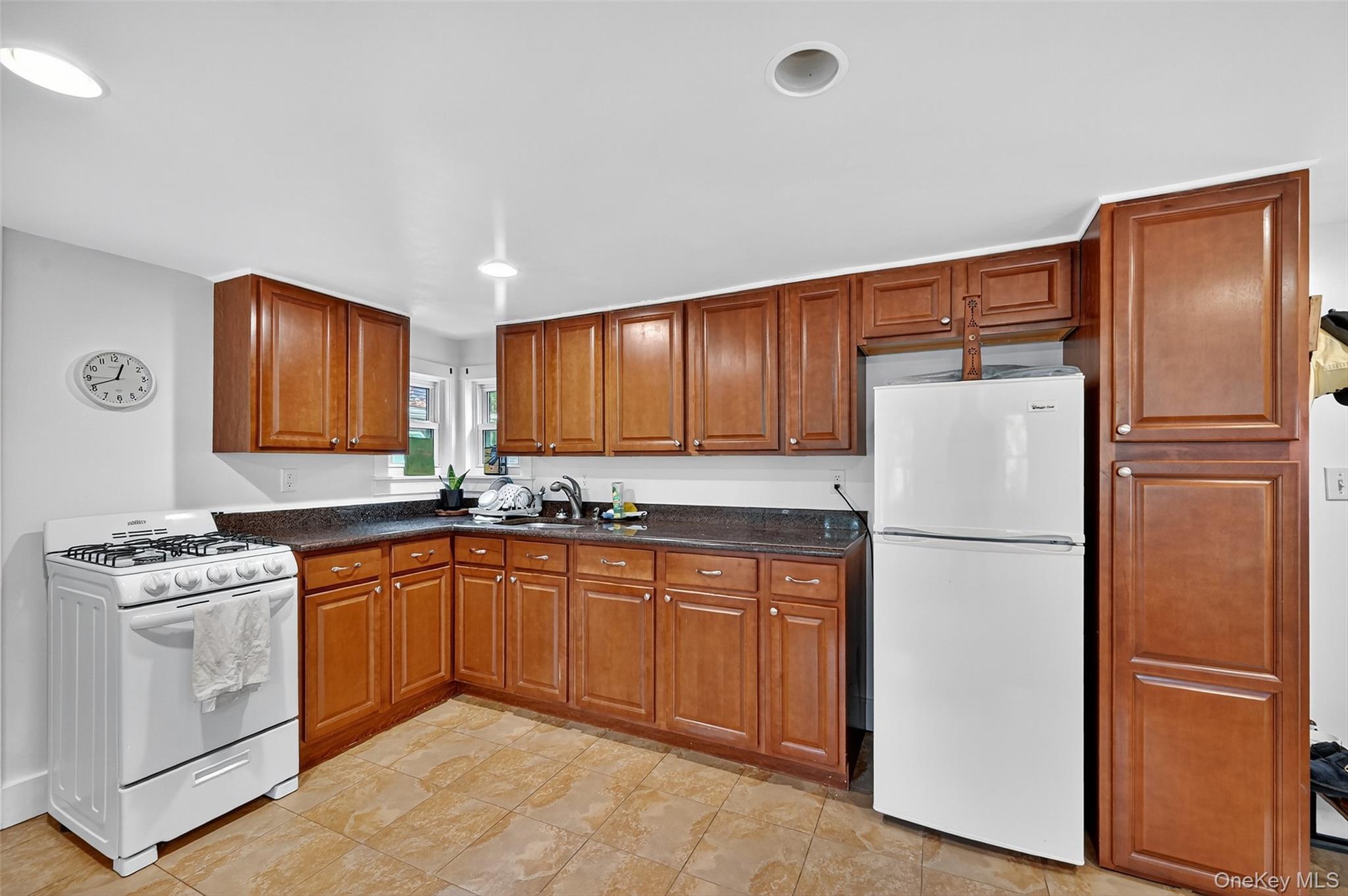 Monsey, New York, 10952, United States, 5 Bedrooms Bedrooms, ,4 BathroomsBathrooms,Residential,For Sale,1981172