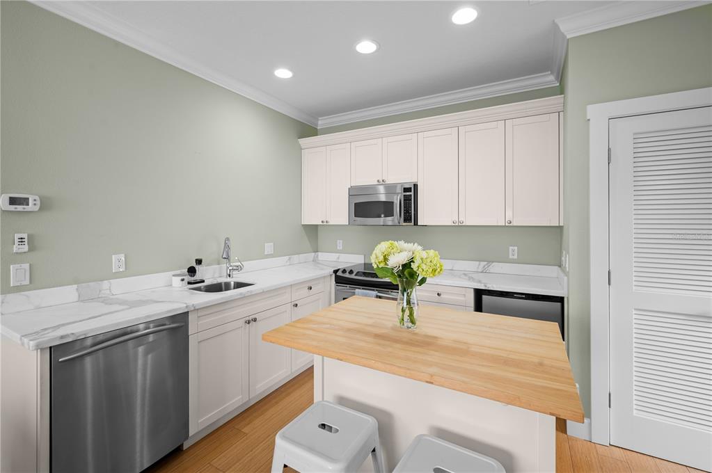 Sarasota, Florida, 34236, United States, 4 Bedrooms Bedrooms, ,4 BathroomsBathrooms,Residential,For Sale,1992105