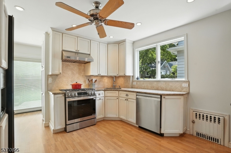 Maplewood Twp., New Jersey, 07040, United States, 4 Bedrooms Bedrooms, ,3 BathroomsBathrooms,Residential,For Sale,1940920