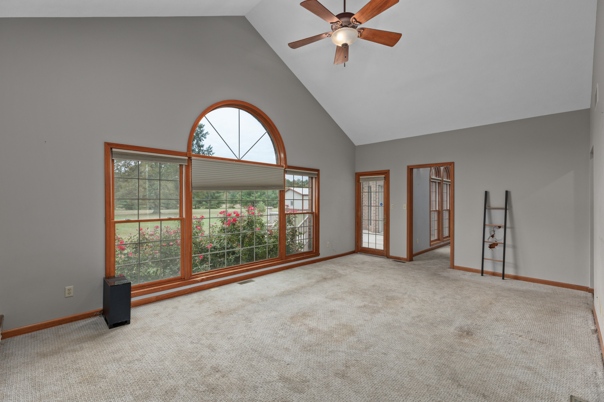 Litchfield, Illinois, 62056, United States, 5 Bedrooms Bedrooms, ,4 BathroomsBathrooms,Residential,For Sale,1986083