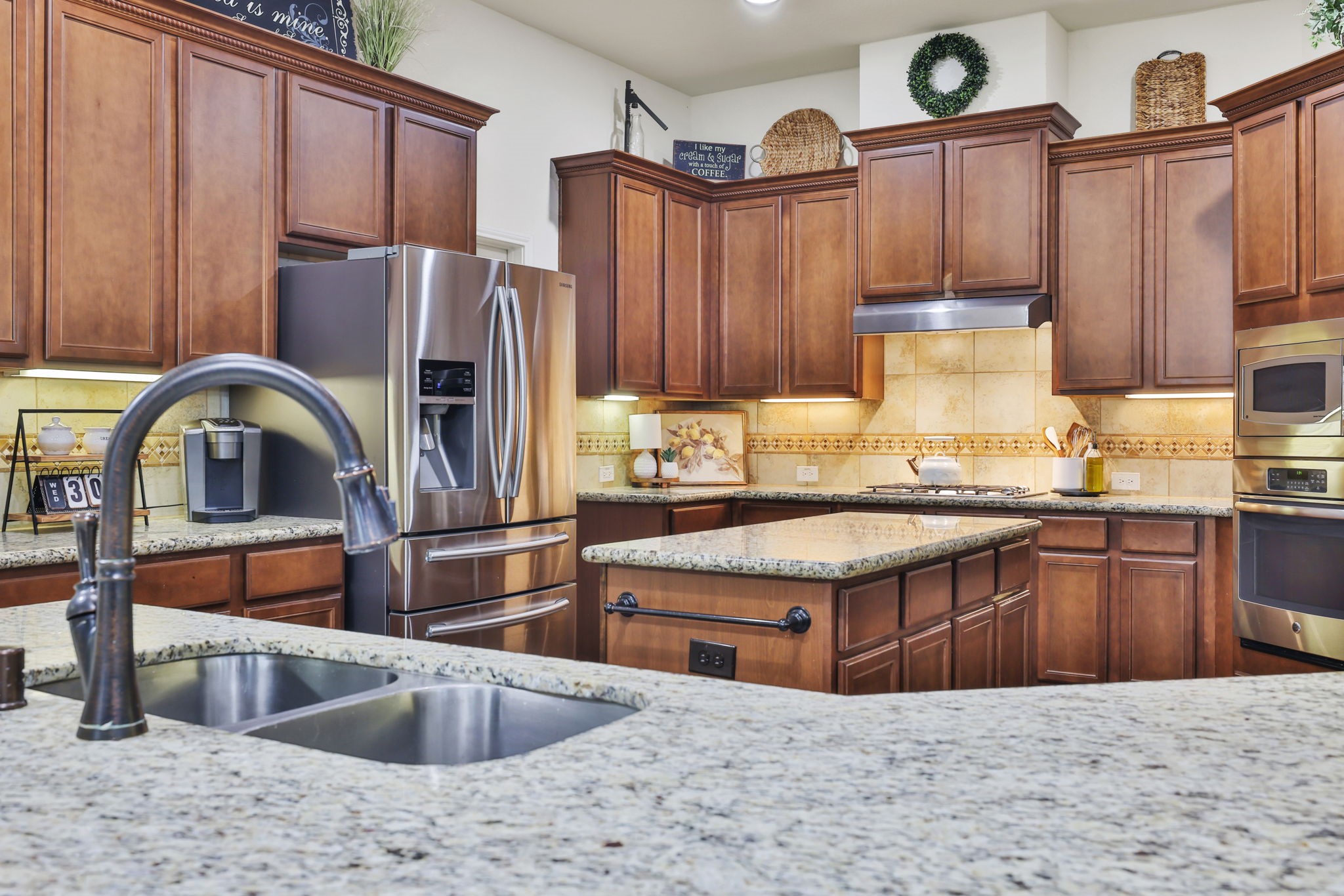 Mont Belvieu, Texas, 77523, United States, 5 Bedrooms Bedrooms, ,4 BathroomsBathrooms,Residential,For Sale,1906104