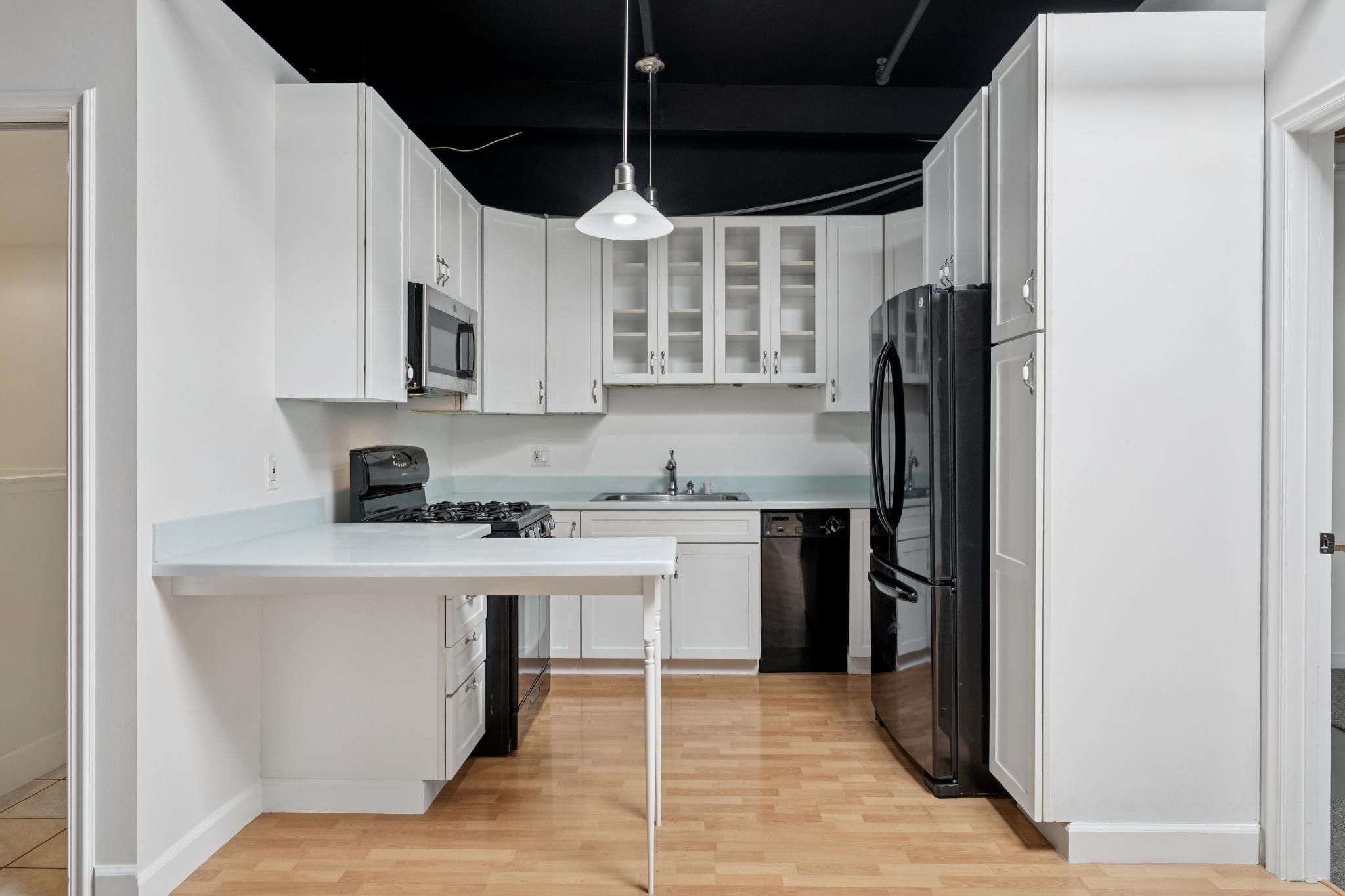  Creative Loft-Style Commercial Space with 15+ Foot Ceilings - 物件實景