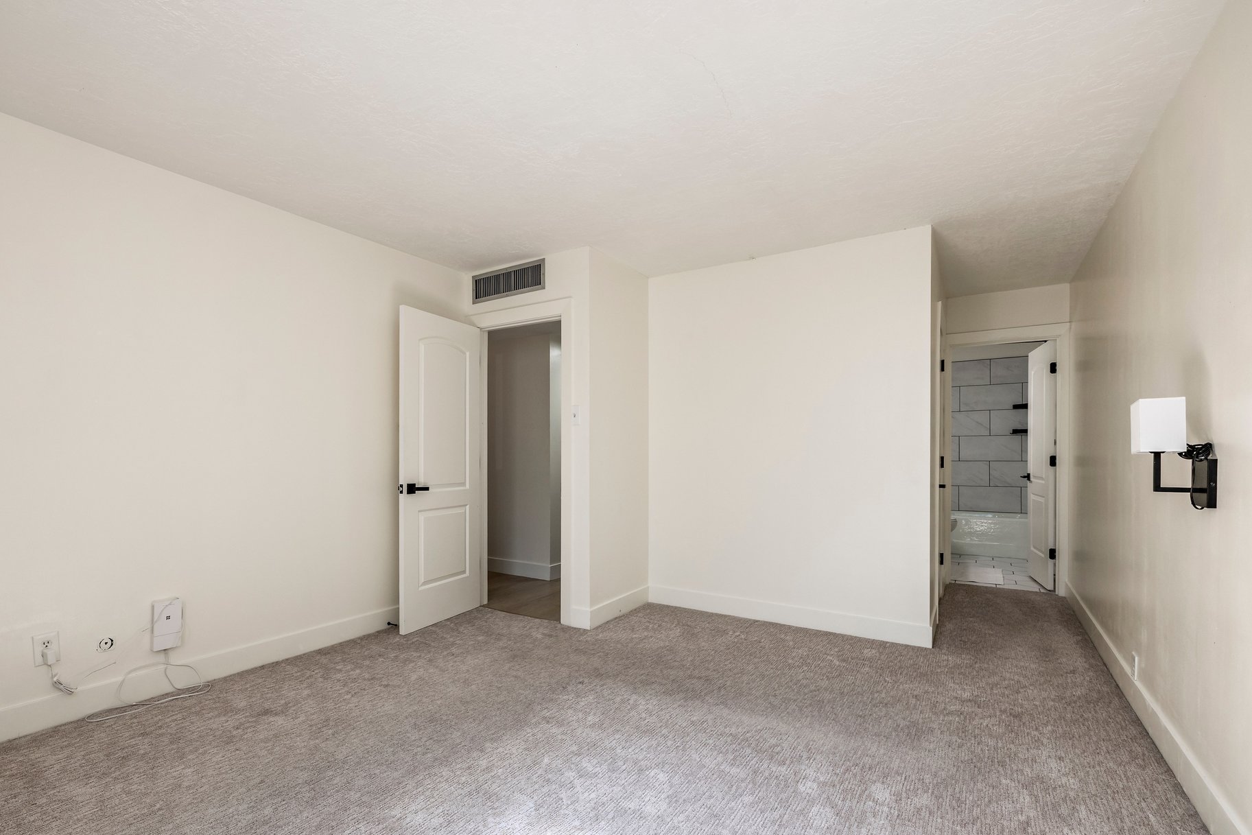  Downtown Main-Level Condo with Prime Location & Private Patio - 物件實景
