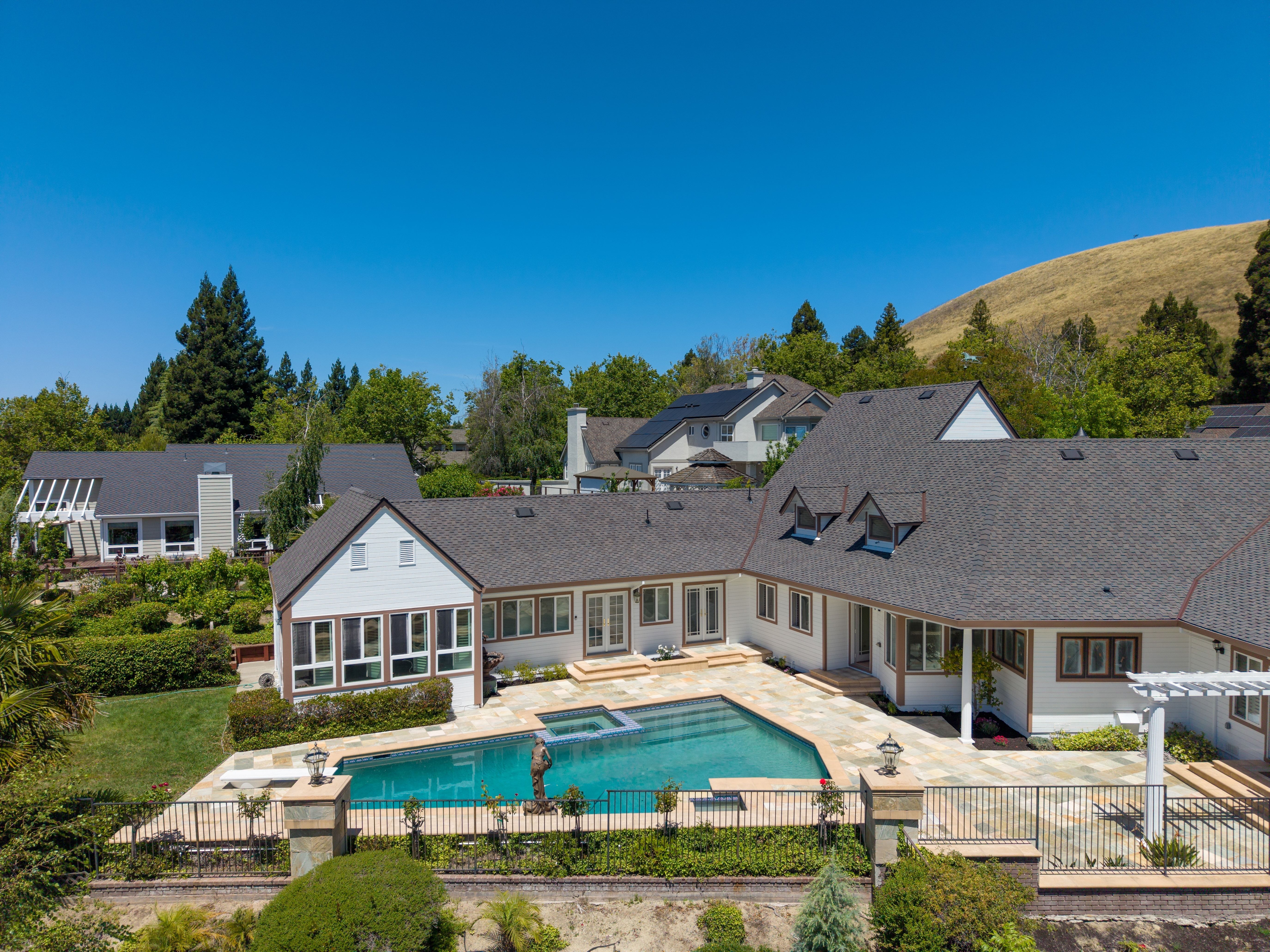  Elegant Custom Home in Gated Silver Maple - 物件實景