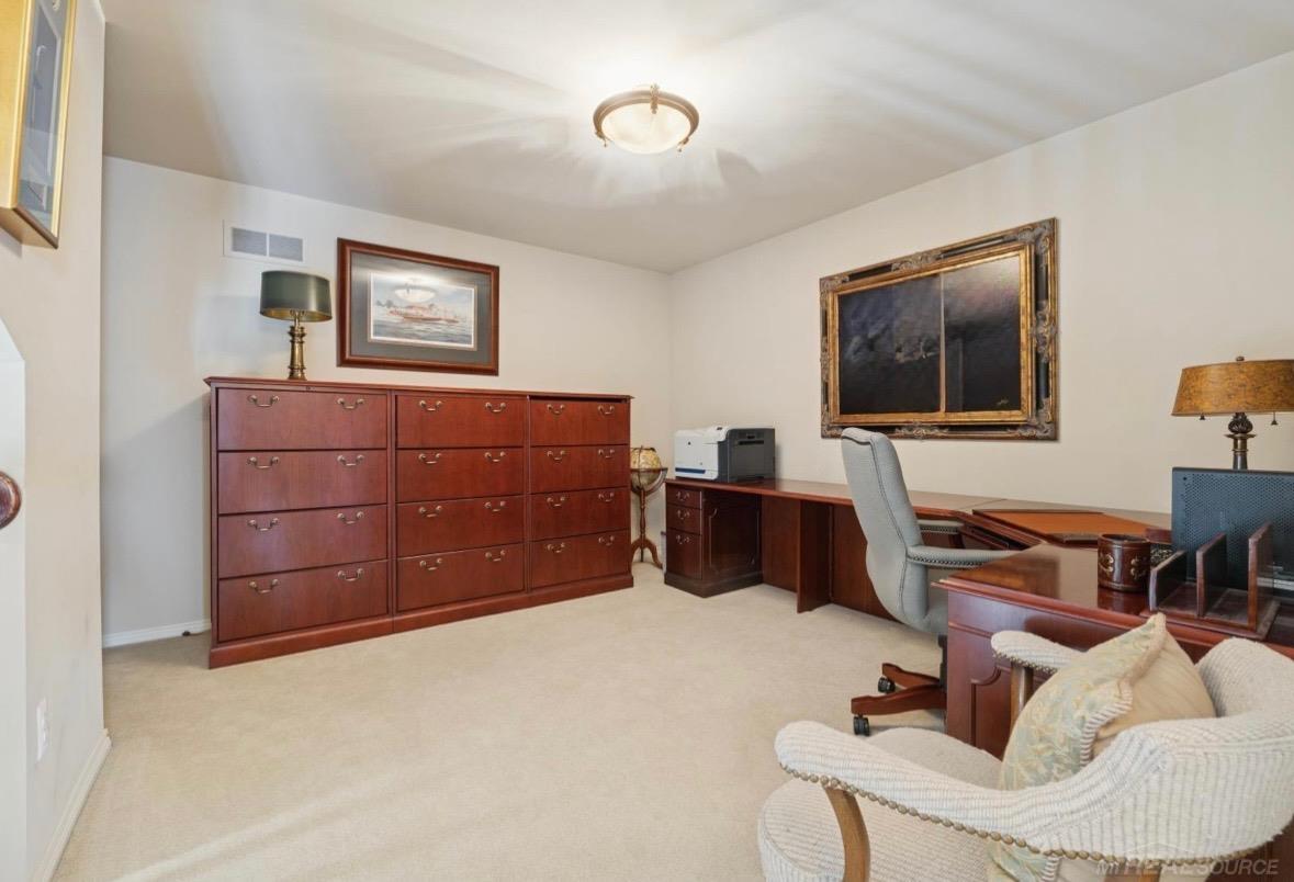 Oakland Twp, Michigan, 48306, United States, 2 Bedrooms Bedrooms, ,4 BathroomsBathrooms,Residential,For Sale,1984320