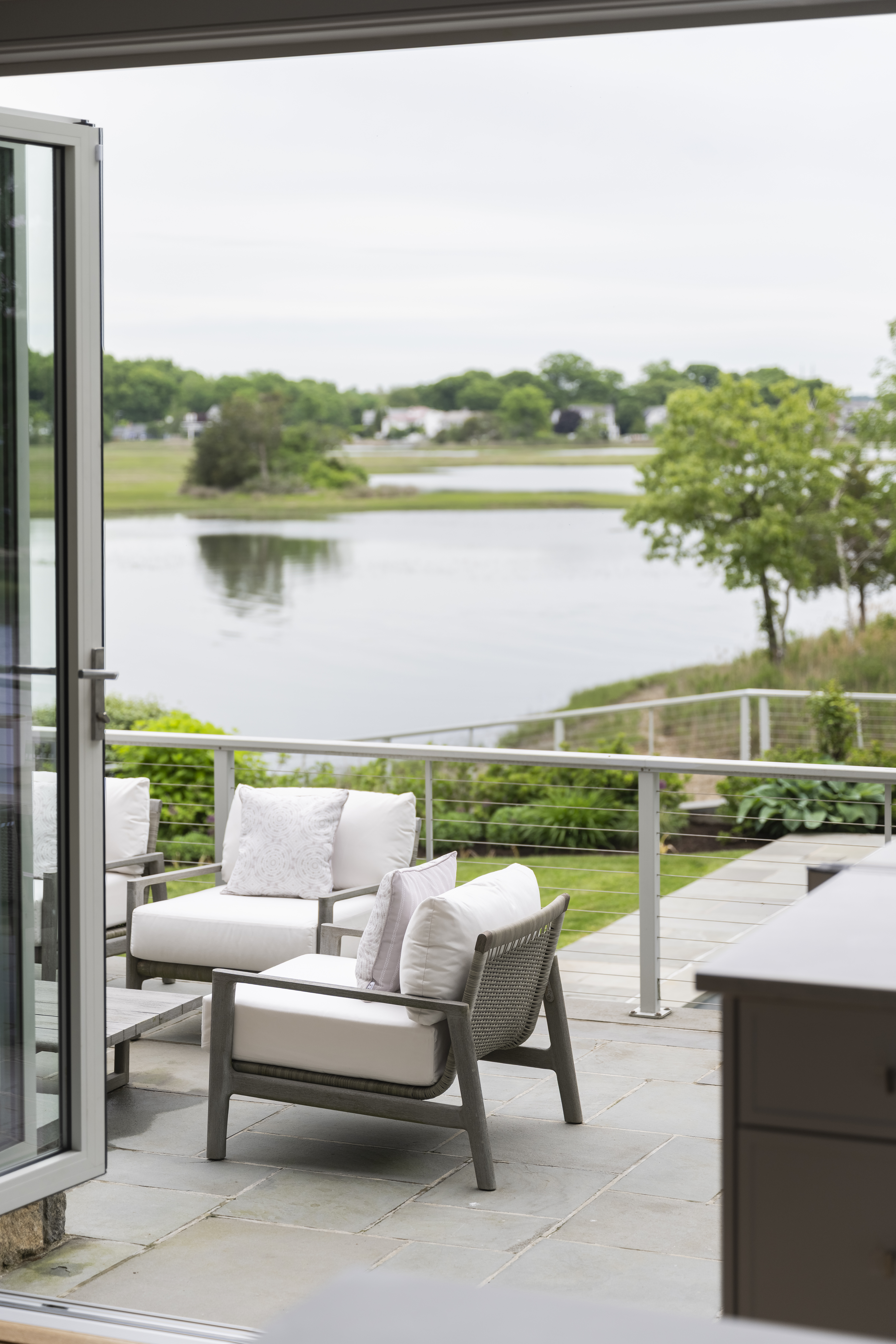  Breathtaking Estate with Sweeping Water Views - 物件實景