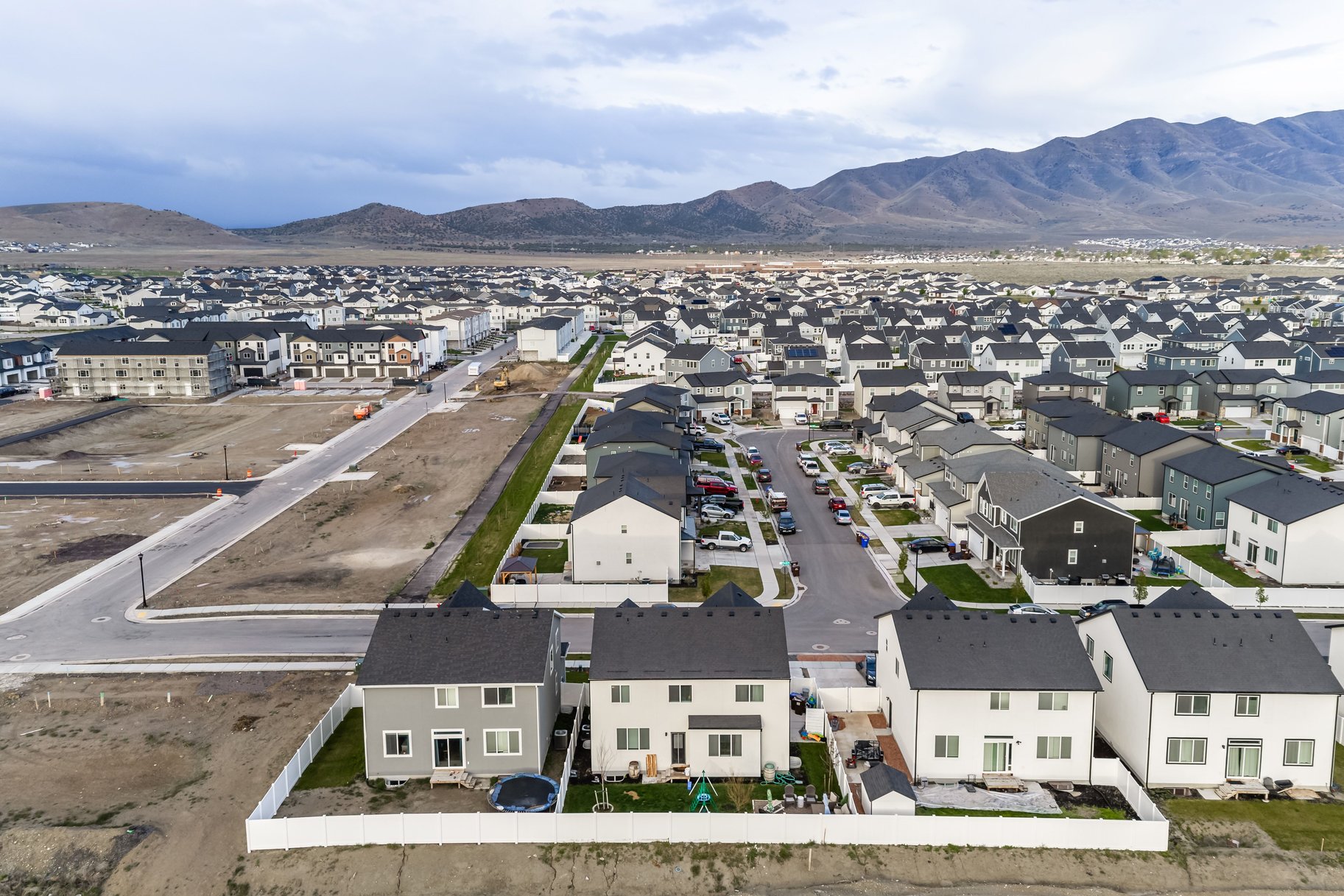  Better Than New Construction in Eagle Mountain, 2-Story with Finished Basement - 物件實景
