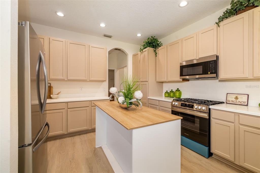 University Park, Florida, 34201, United States, 4 Bedrooms Bedrooms, ,4 BathroomsBathrooms,Residential,For Sale,1876189