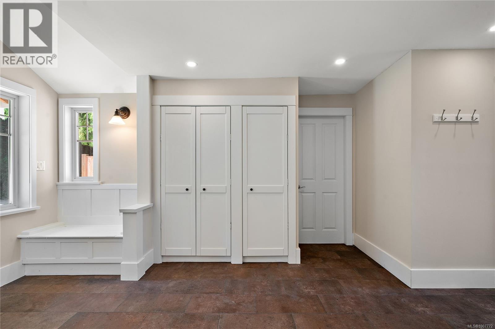 SAANICH, British Columbia, V8Y 2G1, CA, 4 Bedrooms Bedrooms, ,3 BathroomsBathrooms,Residential,For Sale,1906364