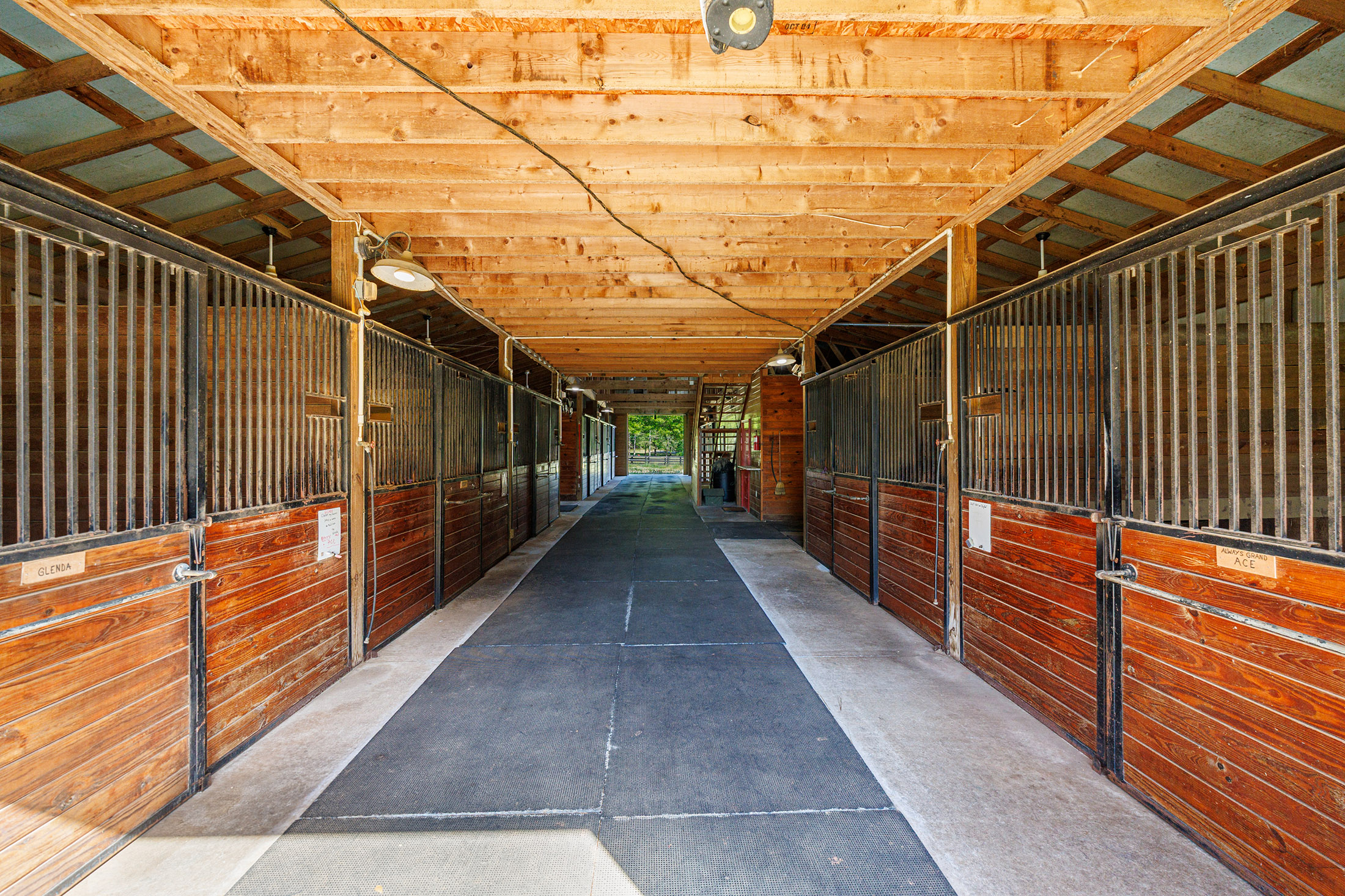  Exceptional Equestrian Estate: A Rare Blend of Luxury, Functionality, and Charm - 物件實景