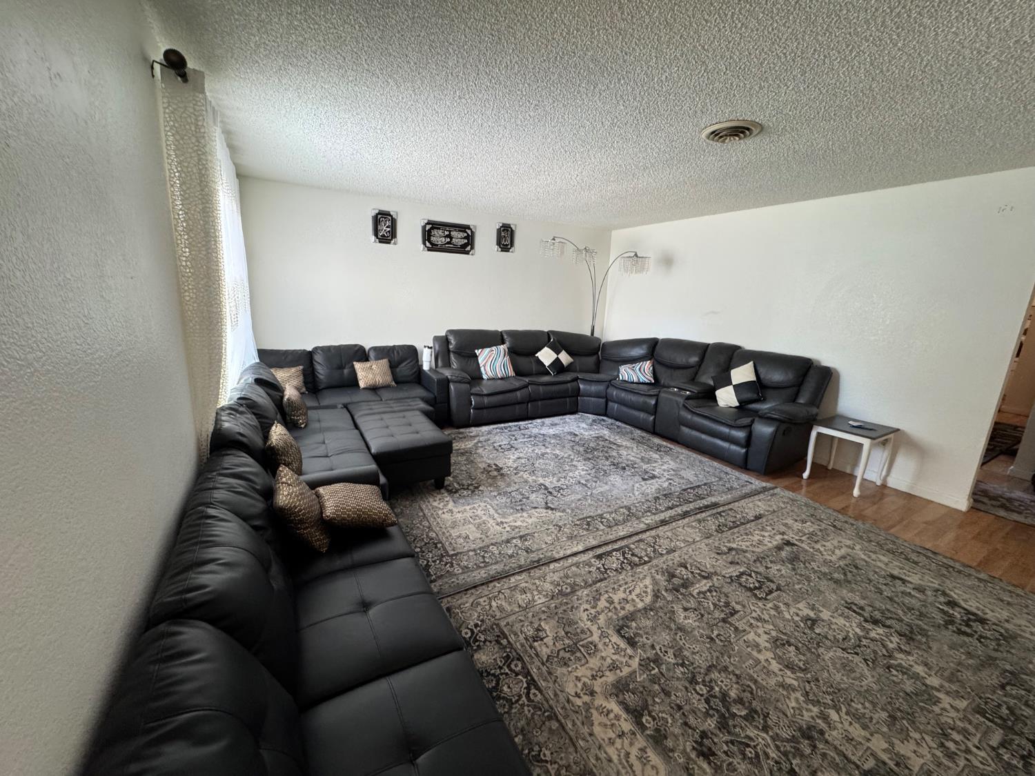 Yuba City, California, 95991-2504, United States, 6 Bedrooms Bedrooms, ,4 BathroomsBathrooms,Residential,For Sale,1920010