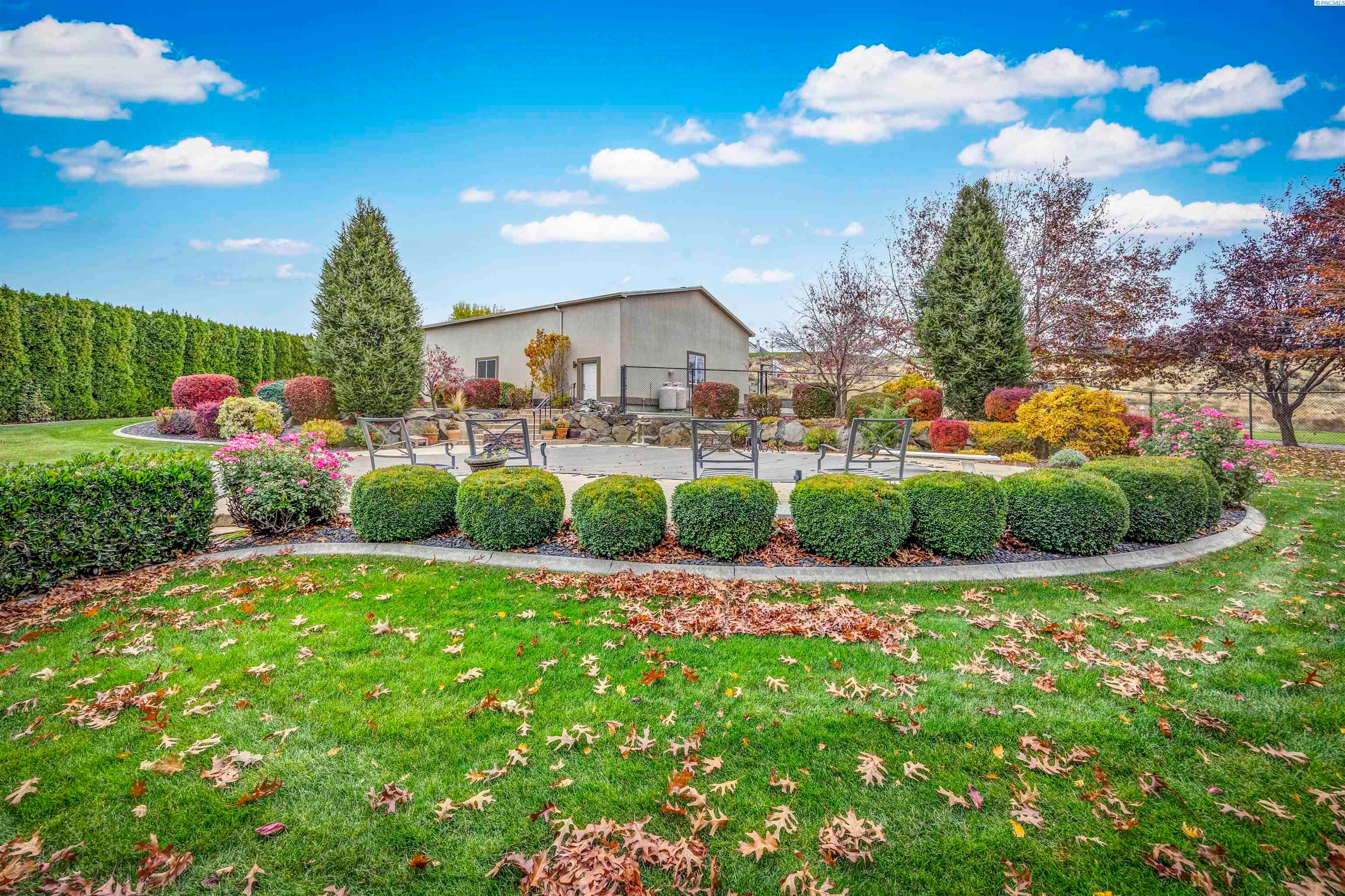 Pasco, Washington, 99301, United States, 5 Bedrooms Bedrooms, ,4 BathroomsBathrooms,Residential,For Sale,1988519