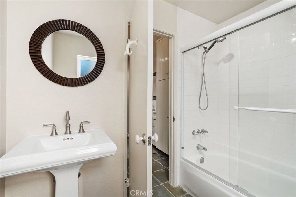 Northridge, California, 91325, United States, 2 Bedrooms Bedrooms, ,3 BathroomsBathrooms,Residential,For Sale,1991947