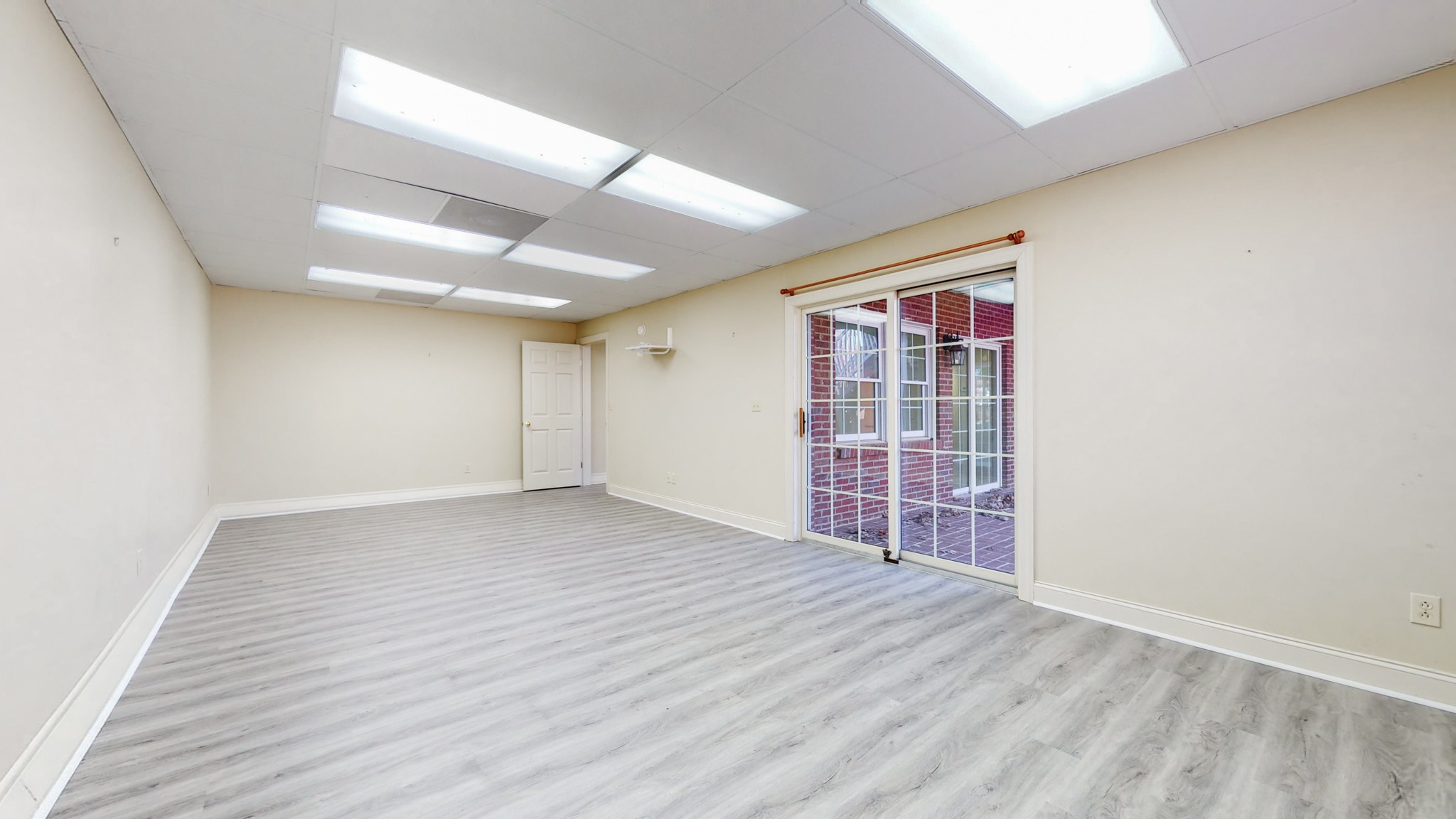 Tullahoma, Tennessee, 37388, United States, 6 Bedrooms Bedrooms, ,5 BathroomsBathrooms,Residential,For Sale,1978966