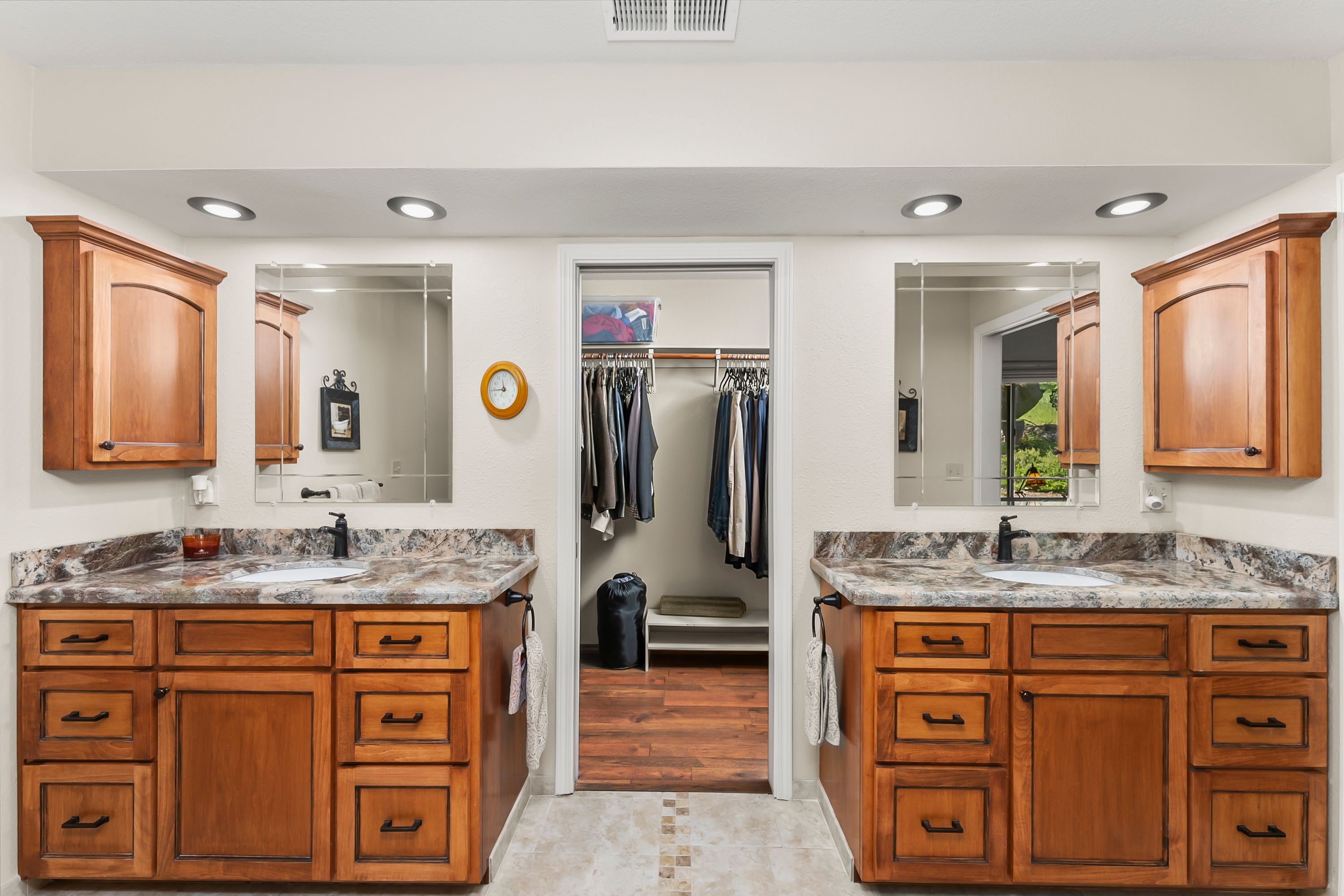  21 Acres - Gated - Renovated - 物件實景