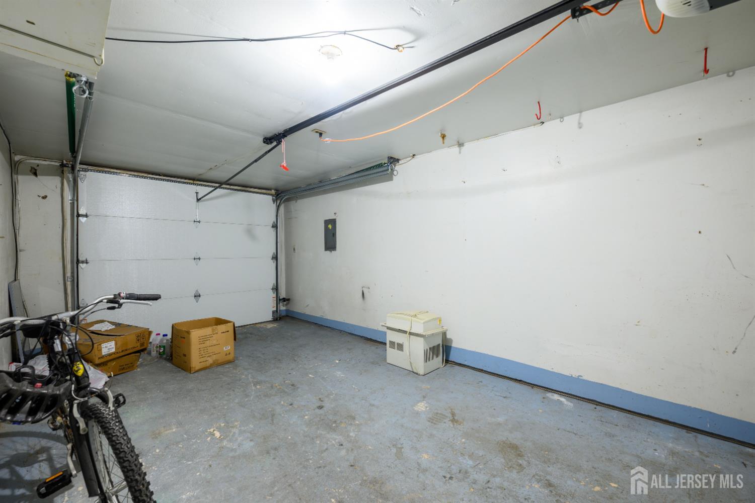 Colonia, New Jersey, 07067, United States, 4 Bedrooms Bedrooms, ,2 BathroomsBathrooms,Residential,For Sale,1961798