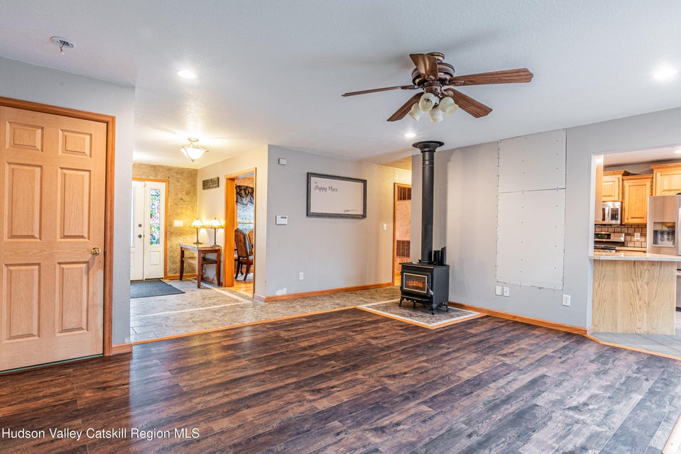 Saugerties, New York, 12477, United States, 4 Bedrooms Bedrooms, ,4 BathroomsBathrooms,Residential,For Sale,1928425