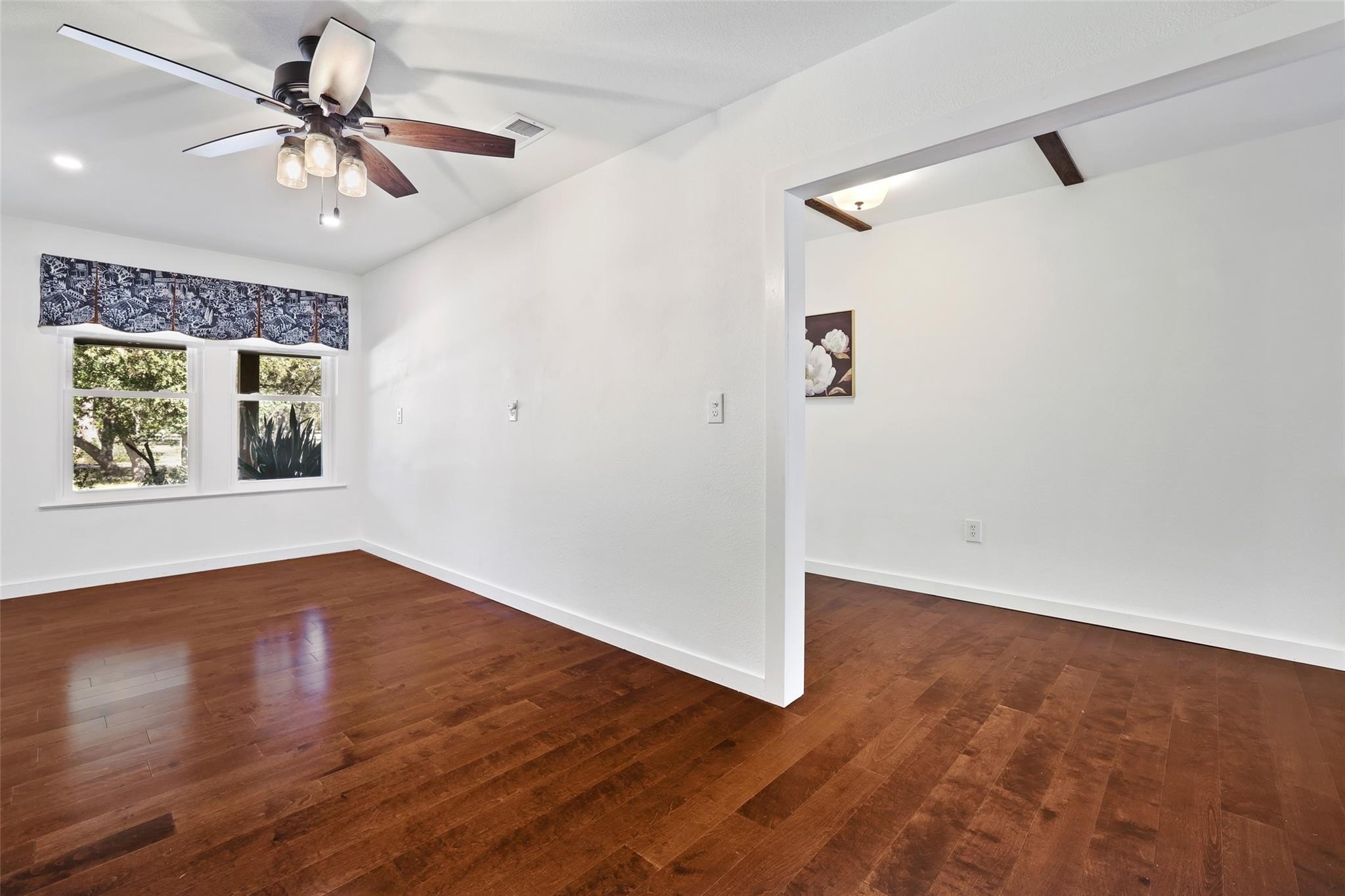 Georgetown, Texas, 78633, United States, 4 Bedrooms Bedrooms, ,2 BathroomsBathrooms,Residential,For Sale,1989896