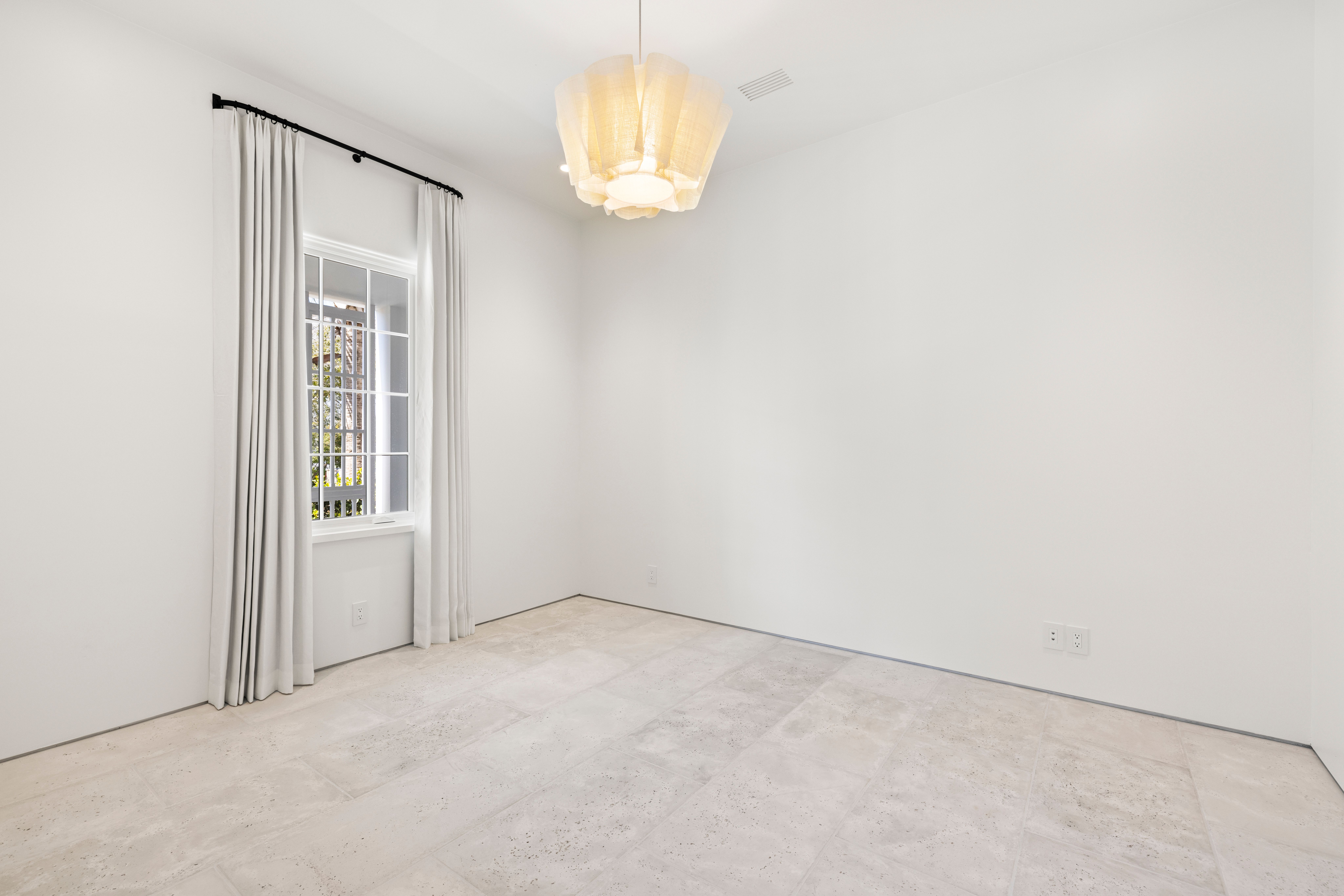  Architectural Gem With Pool And Carriage House - 物件實景