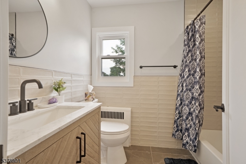 Hillside Twp., New Jersey, 07205, United States, 3 Bedrooms Bedrooms, ,2 BathroomsBathrooms,Residential,For Sale,1917929