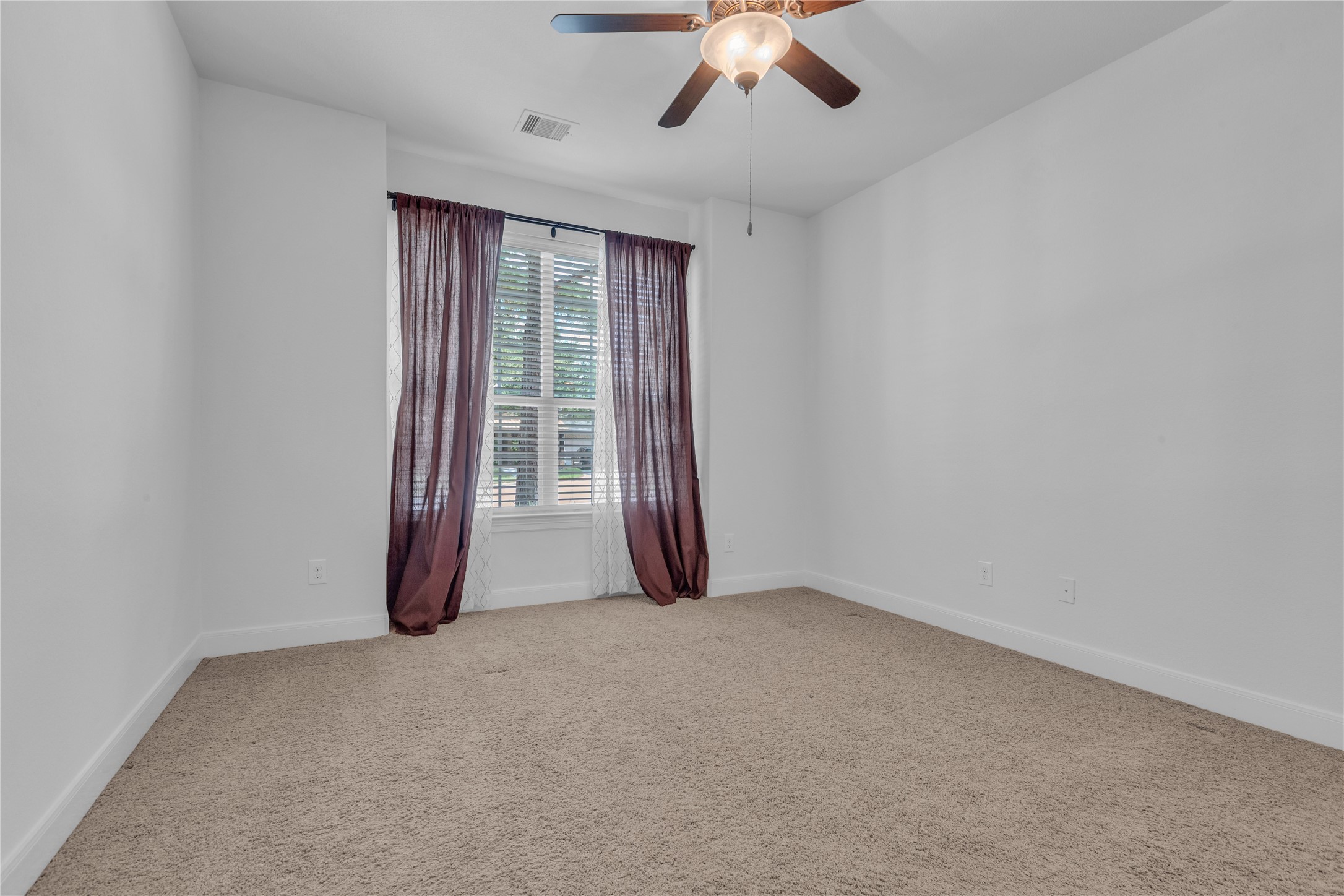 Houston, Texas, 77044, United States, 5 Bedrooms Bedrooms, ,4 BathroomsBathrooms,Residential,For Sale,1927228