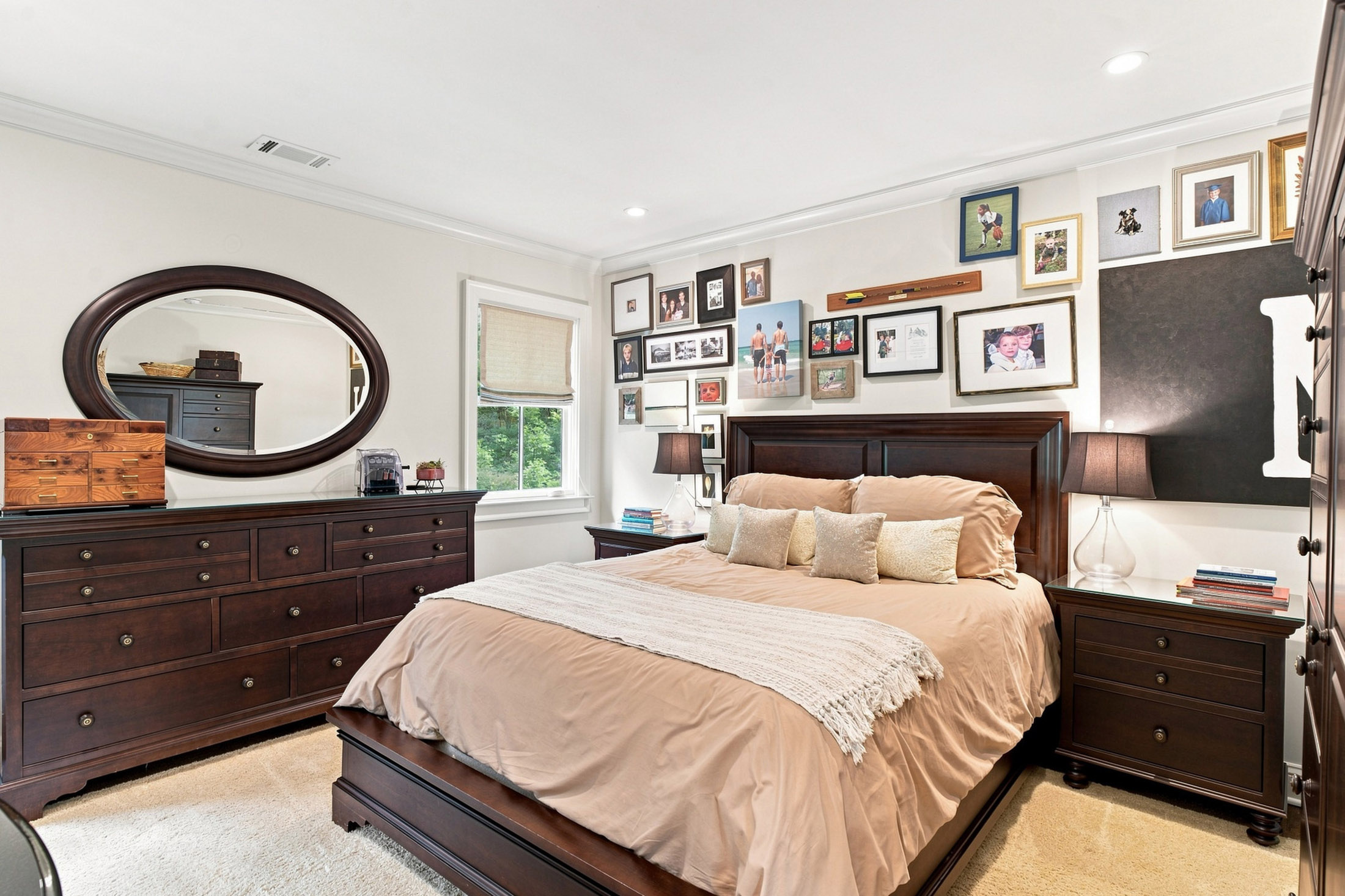  Thoughtfully Designed and Renovated Home in Londonberry Estates - 物件實景