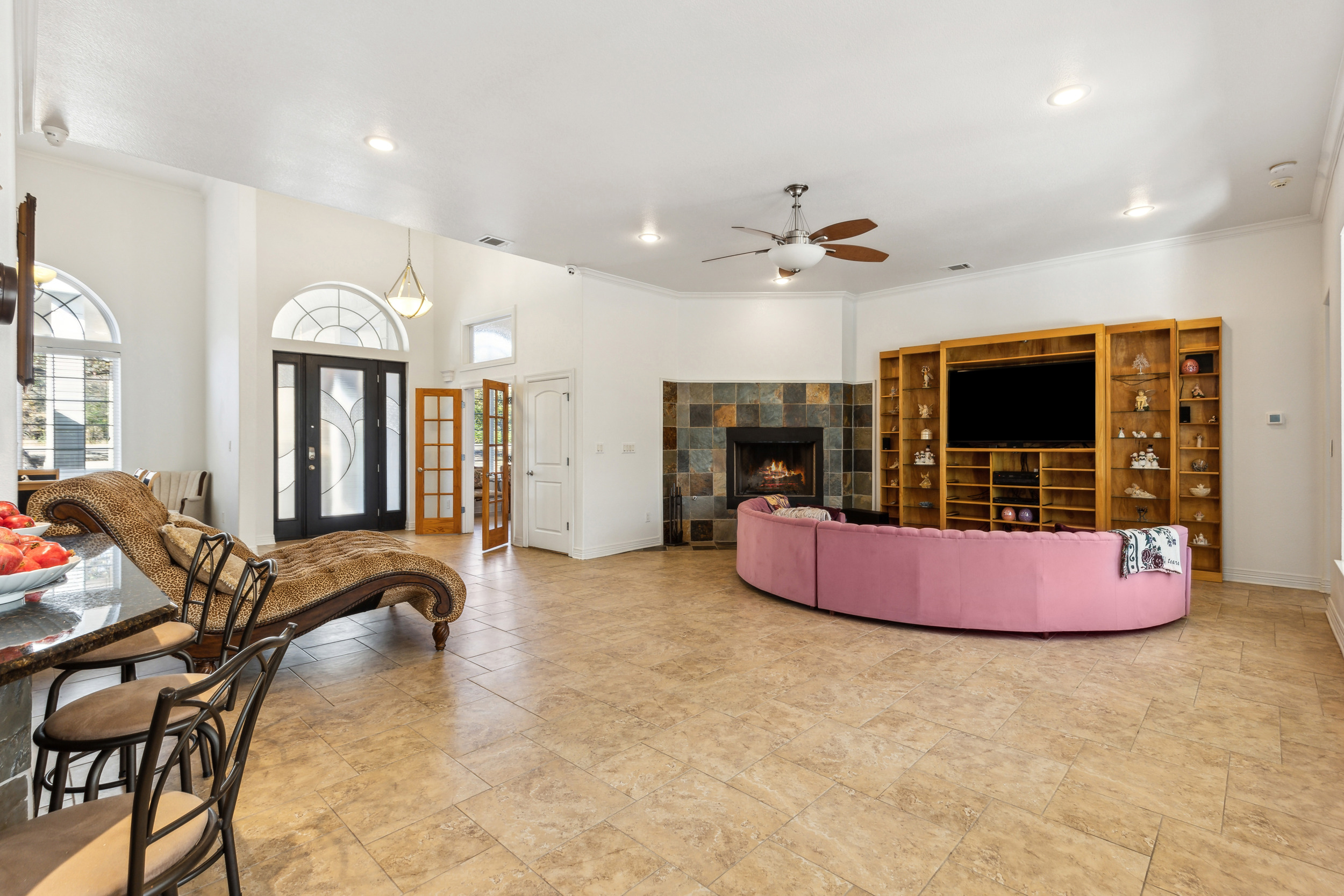  Fort Worth Home with an Expansive Indoor Pool & Entertainment Level - 物件實景