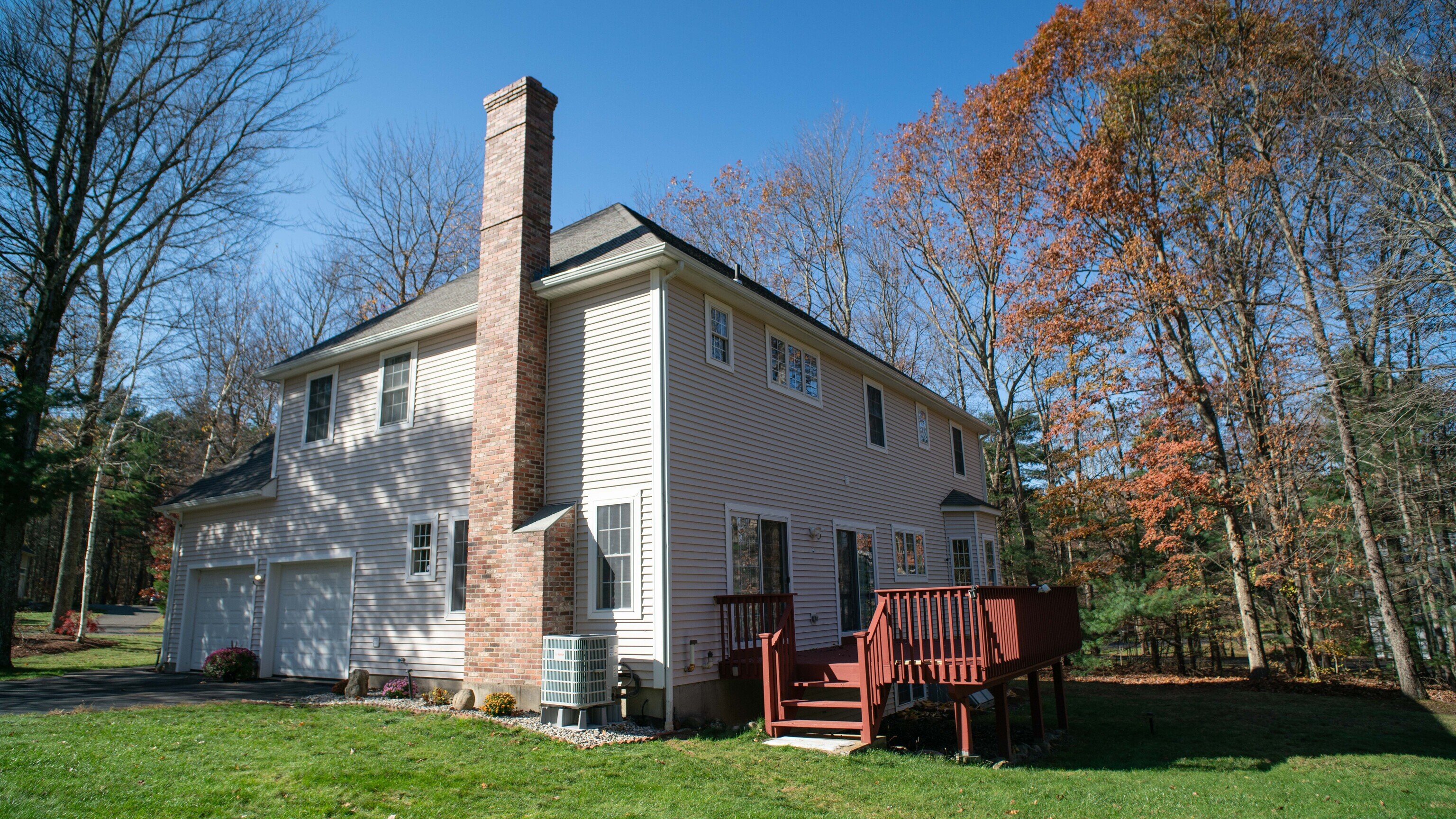Tolland, Connecticut, 06084, United States, 4 Bedrooms Bedrooms, ,3 BathroomsBathrooms,Residential,For Sale,1989613