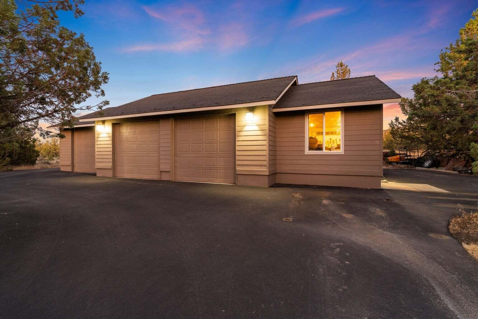Powell Butte, Oregon, 97753, United States, 3 Bedrooms Bedrooms, ,4 BathroomsBathrooms,Residential,For Sale,1818290