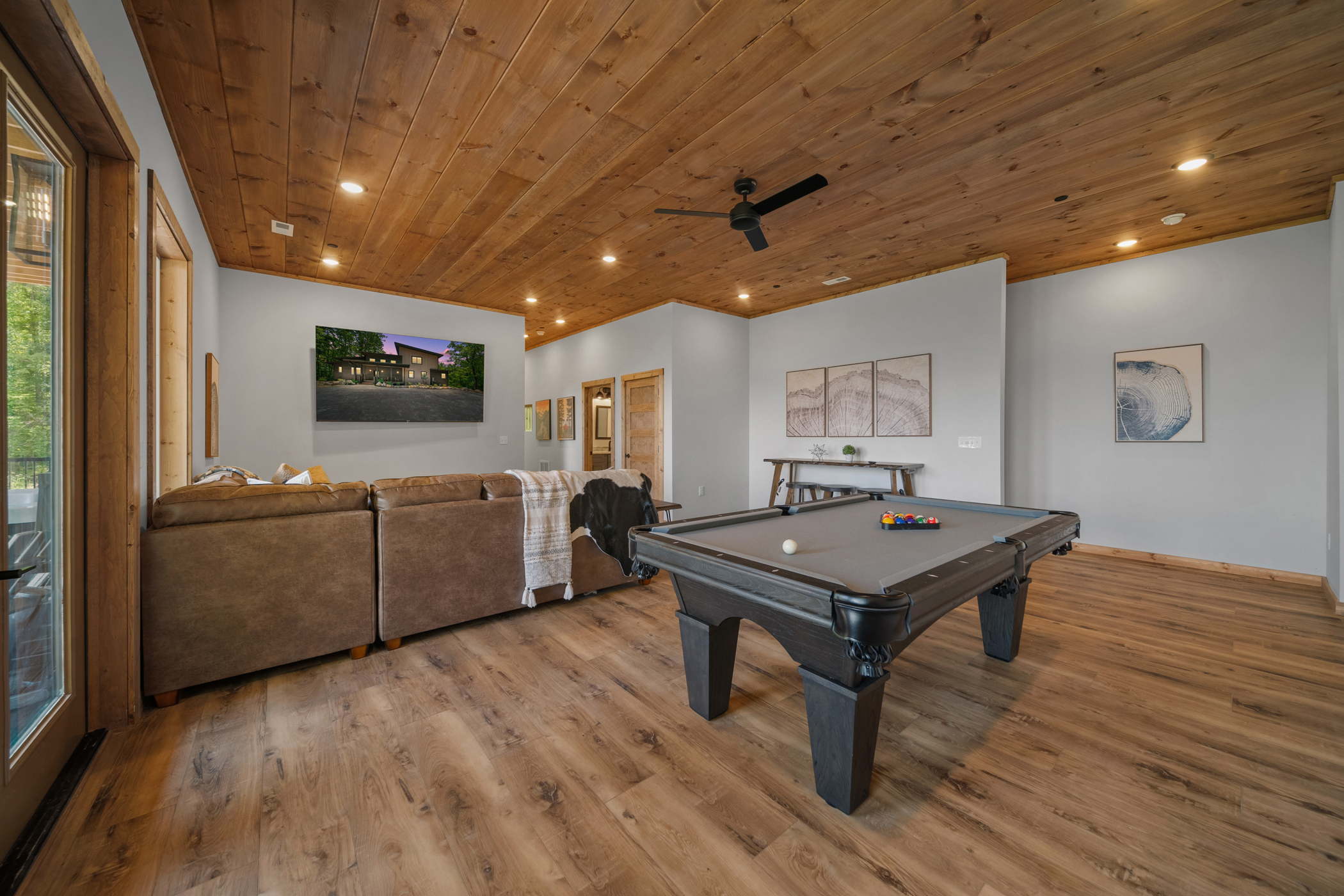 Sevierville, Tennessee, 37862, United States, 5 Bedrooms Bedrooms, ,6 BathroomsBathrooms,Residential,For Sale,1914652