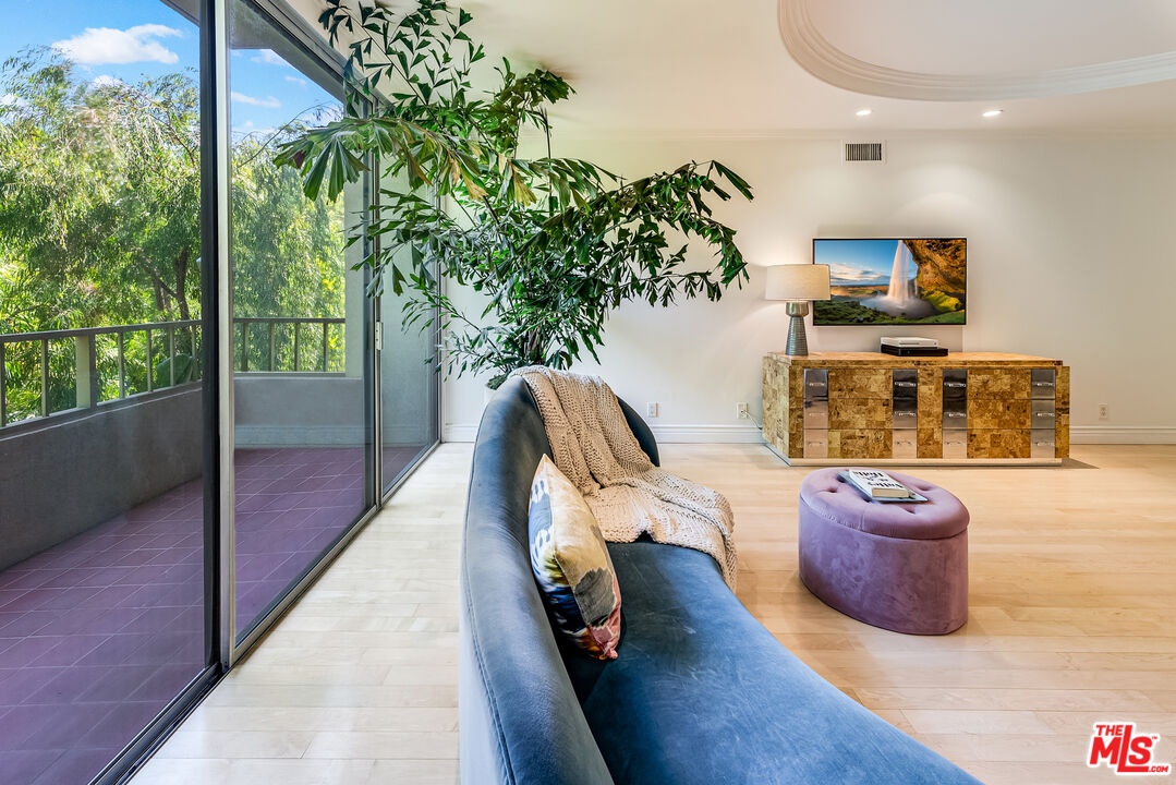 339 N Palm Dr #202, Beverly Hills, California, 90210, United States, 2 Bedrooms Bedrooms, ,3 BathroomsBathrooms,Residential,For Sale,339 N Palm Dr #202,1557468