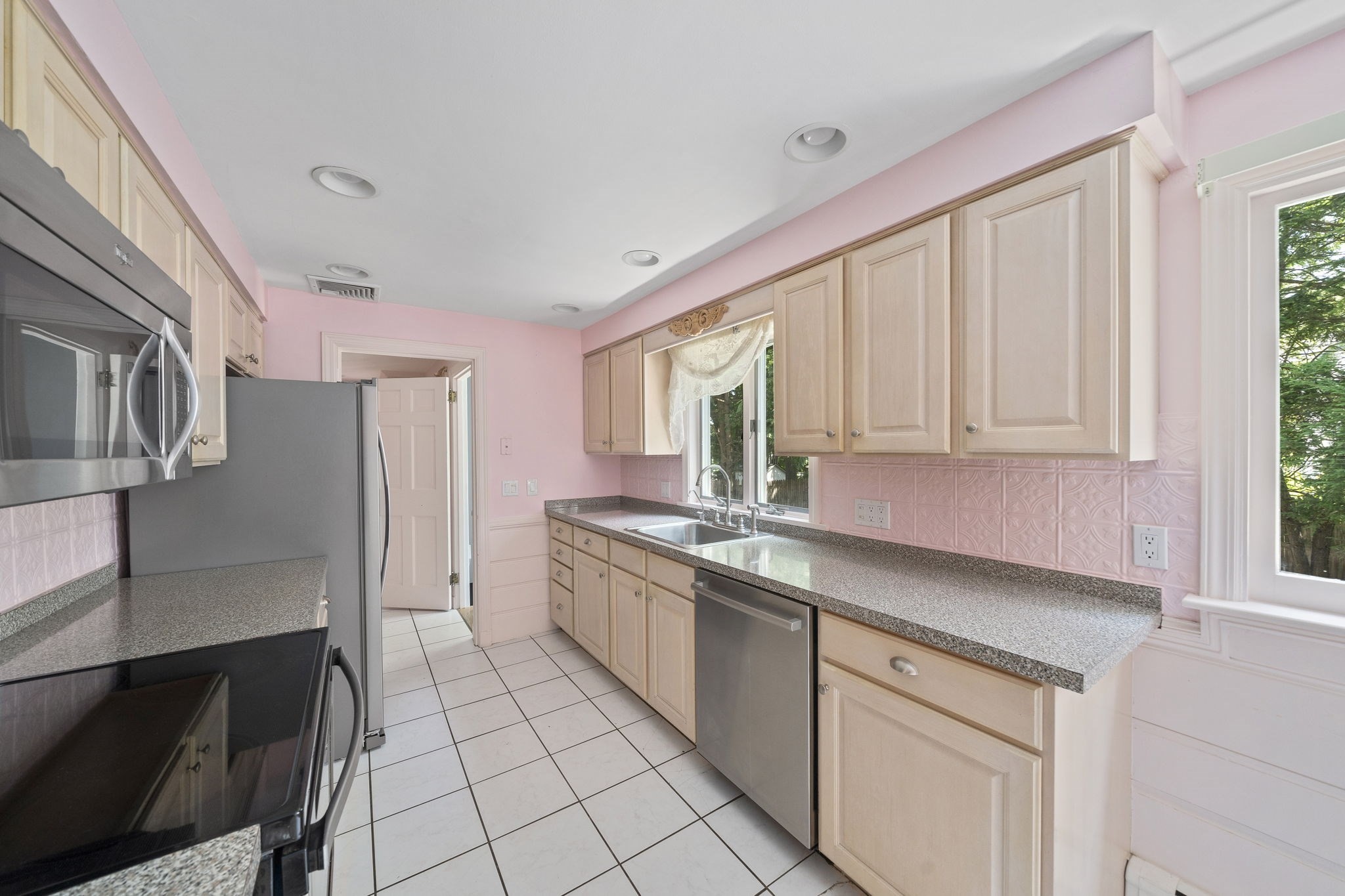 Braintree, Massachusetts, 02184, United States, 2 Bedrooms Bedrooms, ,2 BathroomsBathrooms,Residential,For Sale,1899290