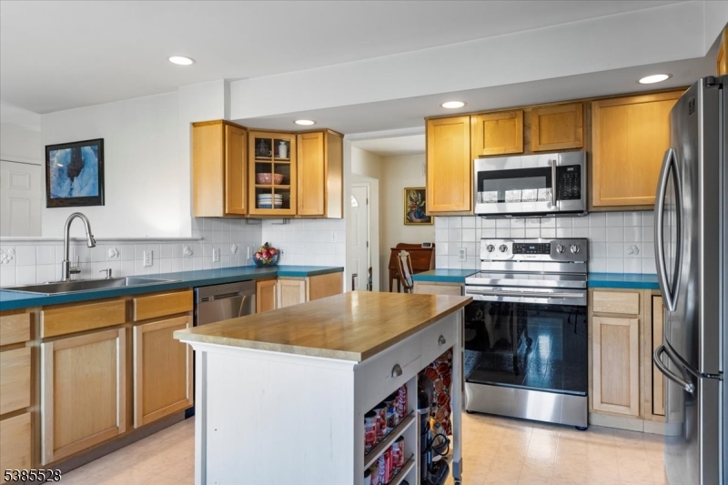 White Twp., New Jersey, 07823, United States, 4 Bedrooms Bedrooms, ,3 BathroomsBathrooms,Residential,For Sale,1989028