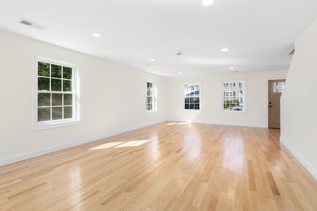 Attleboro, Massachusetts, 02703, United States, 3 Bedrooms Bedrooms, ,3 BathroomsBathrooms,Residential,For Sale,1908600
