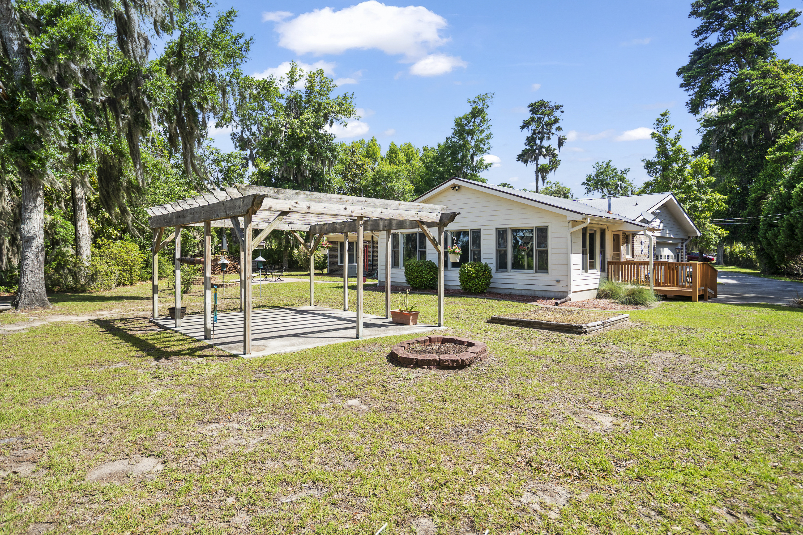 Beaufort, South Carolina, 29906, United States, 3 Bedrooms Bedrooms, ,2 BathroomsBathrooms,Residential,For Sale,1976144