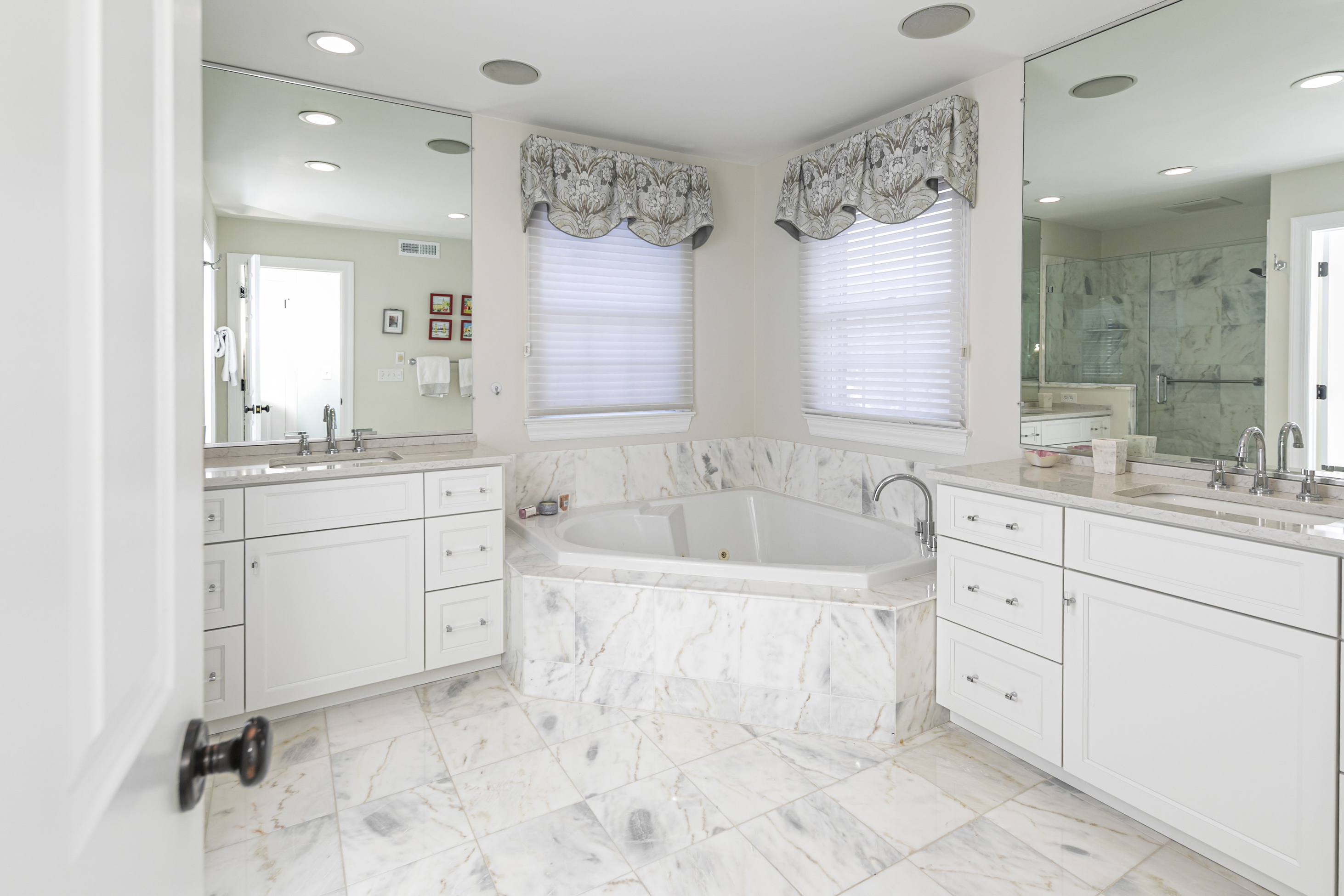  Exceptional Design and Thoughtful Updates in a Rare Governors Lane Offering - 物件實景