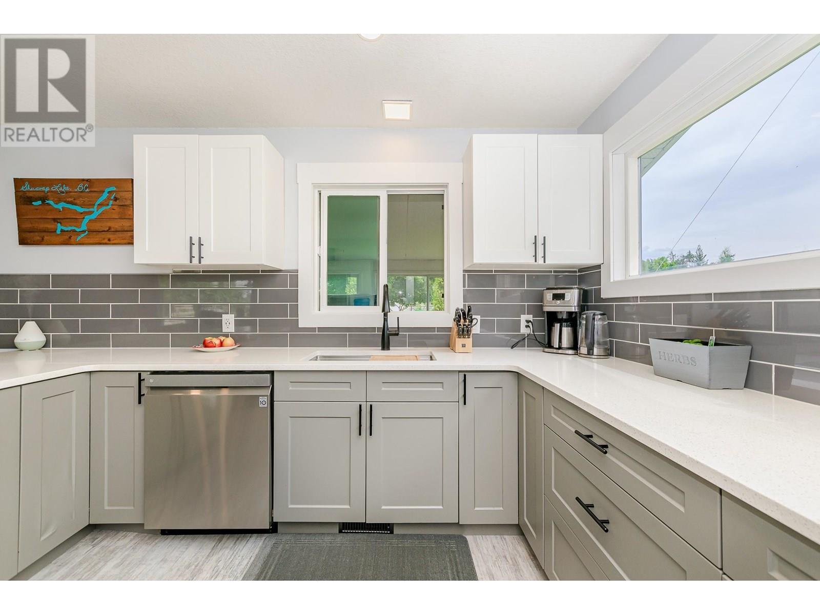 SICAMOUS, British Columbia, V0E 2V4, CA, 3 Bedrooms Bedrooms, ,2 BathroomsBathrooms,Residential,For Sale,1903862
